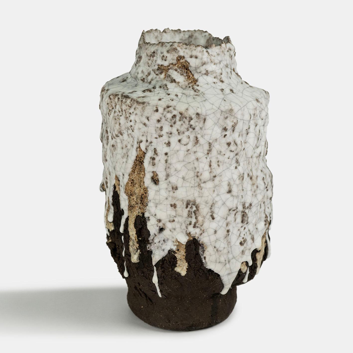 Fatto a mano Vaso contemporaneo Vocanic Clay V-1398 Serie Berbère in vendita