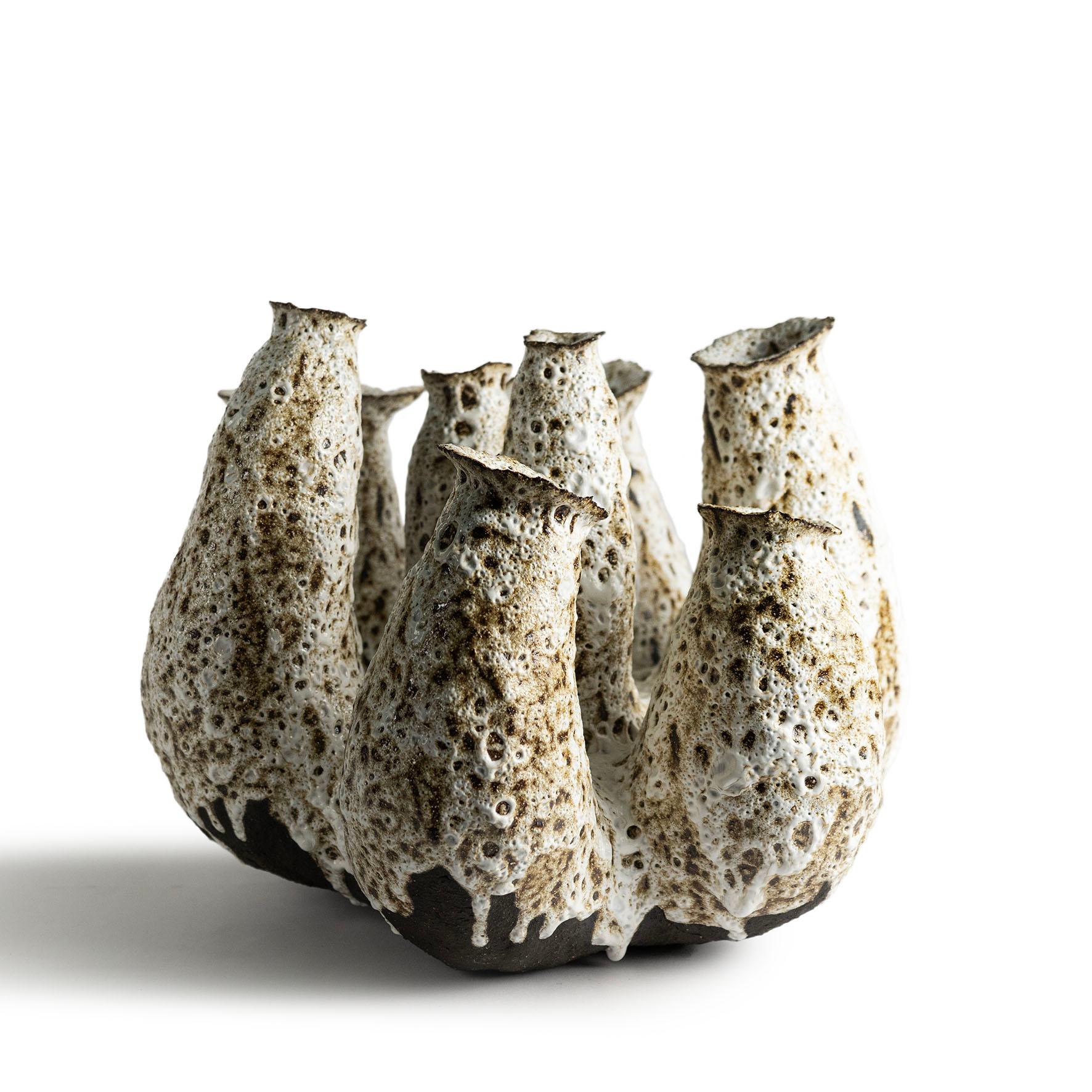 Contemporary Vocanic Clay V-1409 Berbère Series Gefäß (Handgefertigt) im Angebot