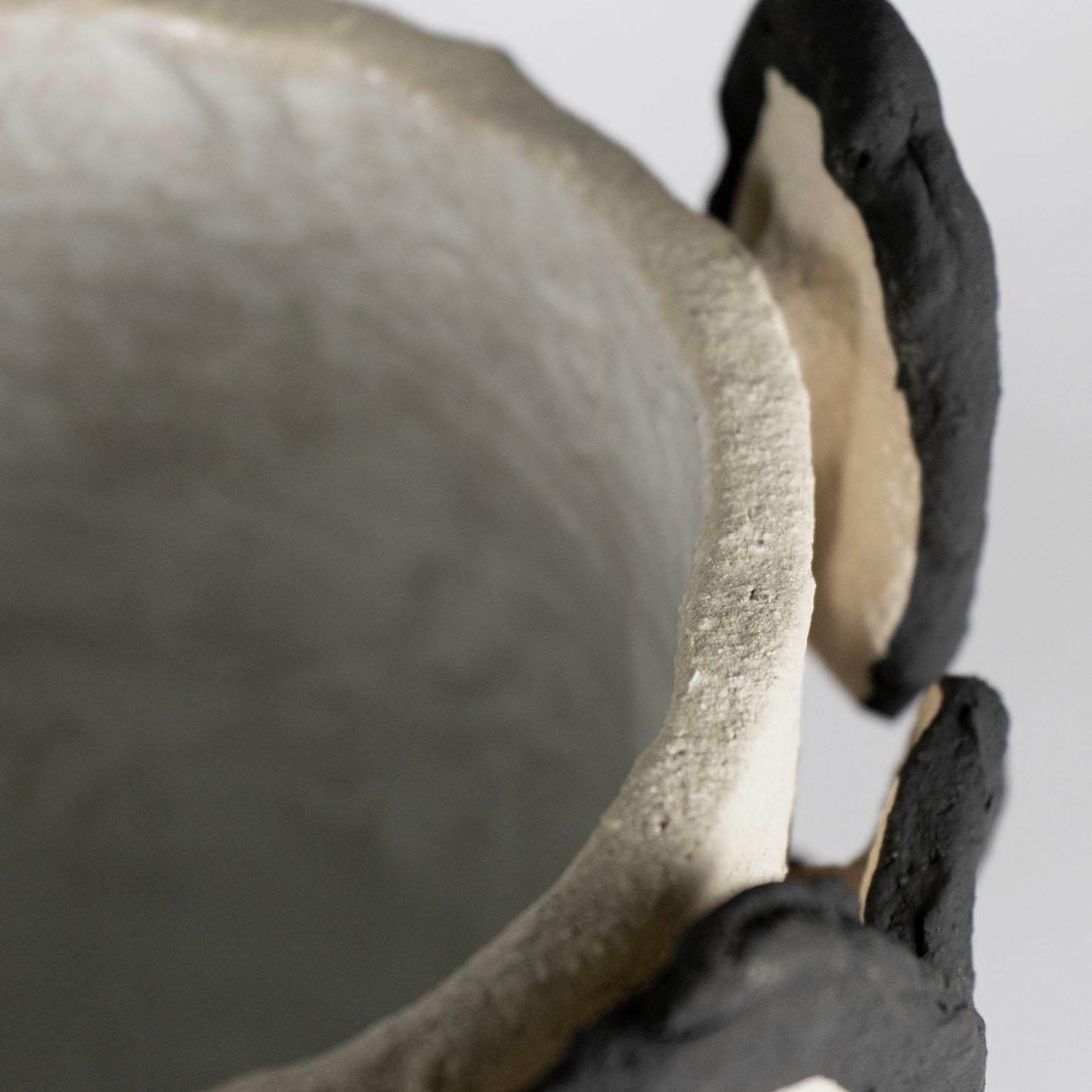 Vaso contemporaneo in argilla vocanica V-1418 Serie BOBO in vendita 2