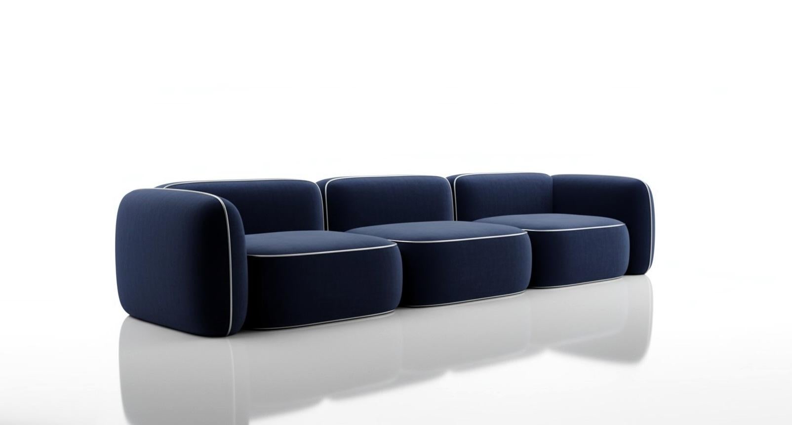 Divano modulare minimalista a tre posti dai contorni arrotondati. Il divano è rivestito in un velluto blu navy profondo e soffice. È composto da tre moduli collegati tra loro, che gli conferiscono un aspetto simmetrico.
Un dettaglio particolare è