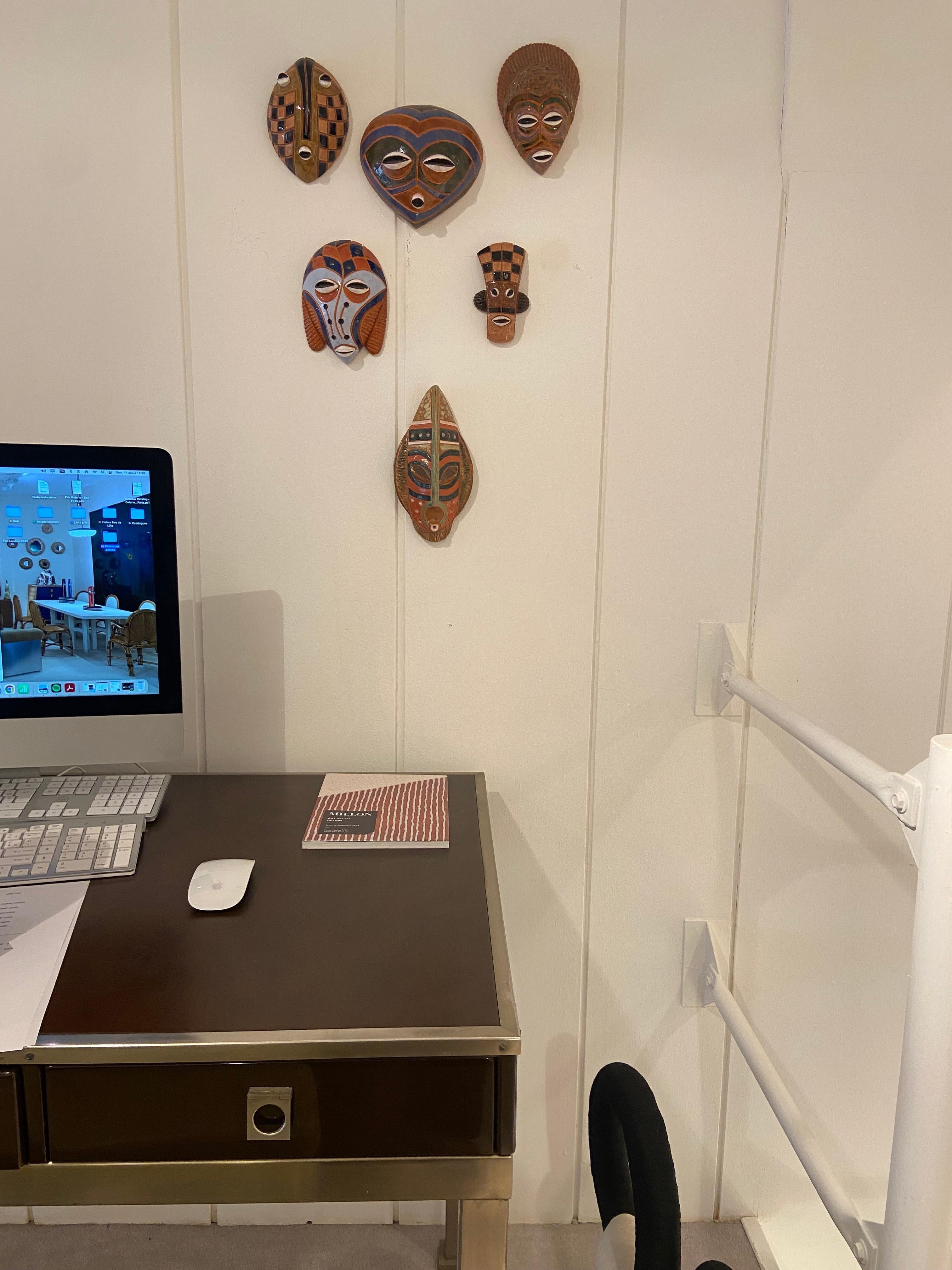 Zeitgenössischer Wandschmuck Afrikanische Keramikmasken von Lukia, 2002 im Angebot 5