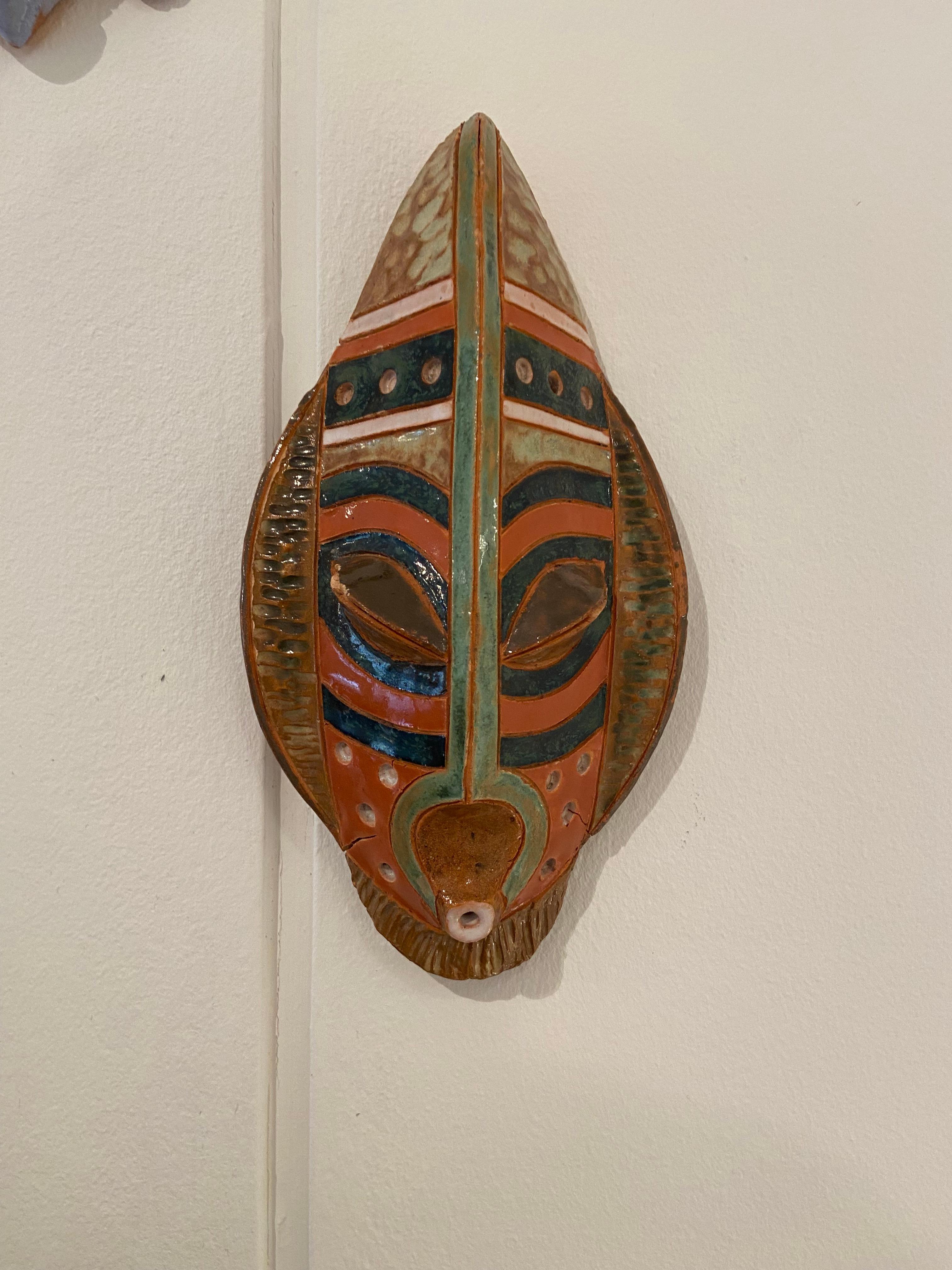 Zeitgenössischer Wandschmuck Afrikanische Keramikmasken von Lukia, 2002 im Angebot 1