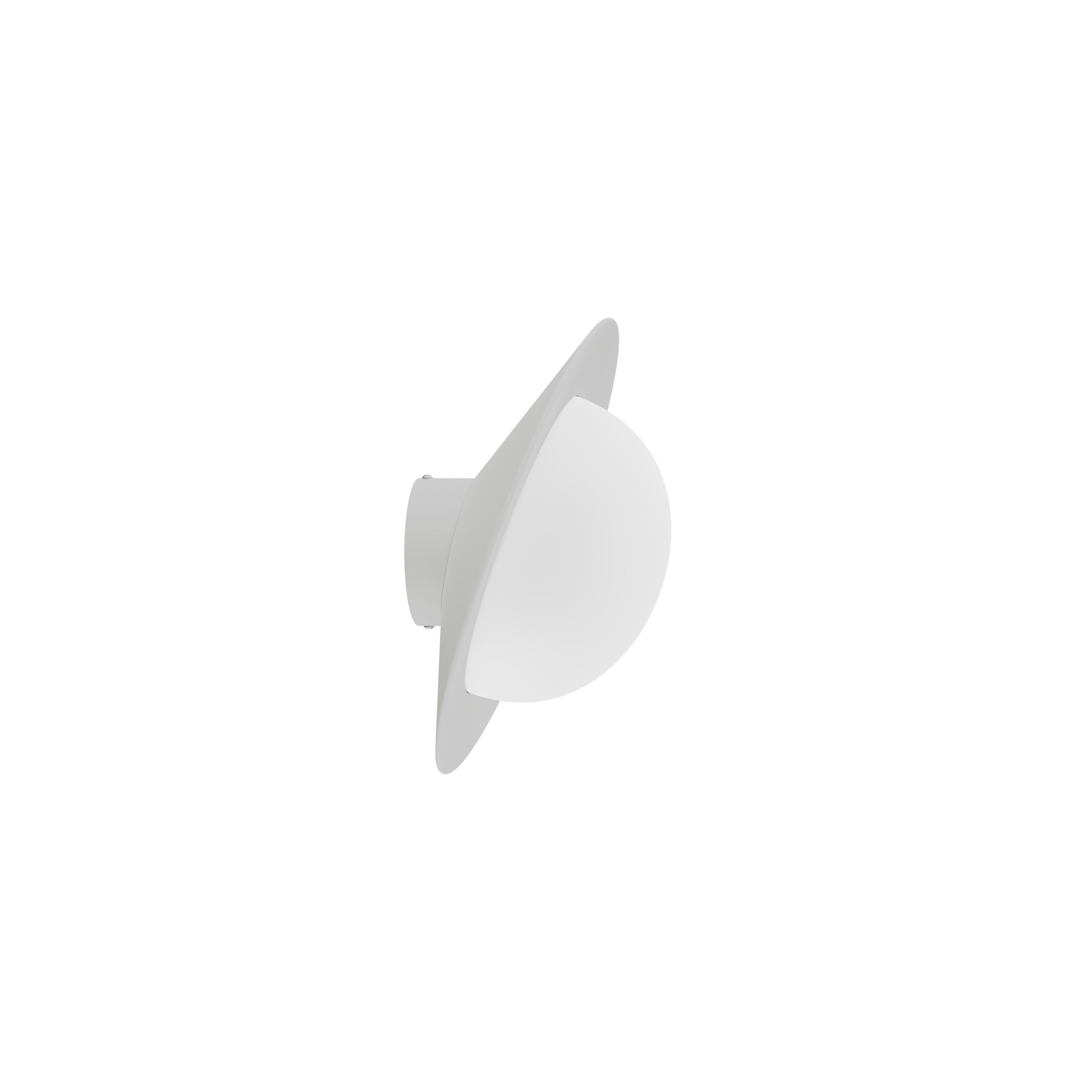 Lampada da parete Alley di AGO Lighting, Outdoor
Omologazione UL

Alluminio verniciato, vetro opalino bianco
LED AC 110-240V (incluso)

Colori disponibili:
Frassino, nero

Dimensioni:
32 x 17,8 cm (grande)
22,6 x 13,1 cm (Piccolo)
------

ALLEY è
