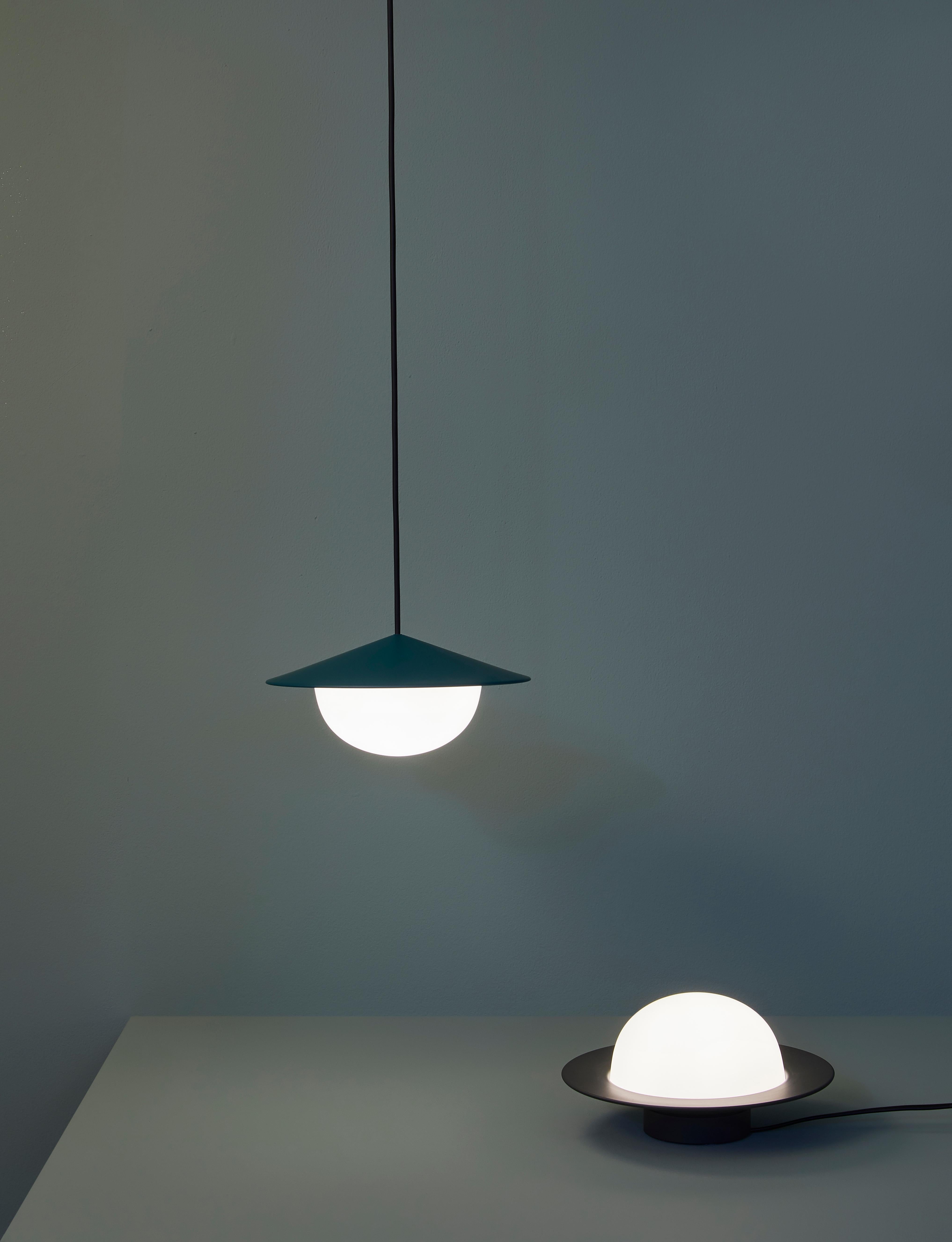 Francese Lampada da parete contemporanea 'Alley' di AGO 'Large-Ash', Outdoor in vendita