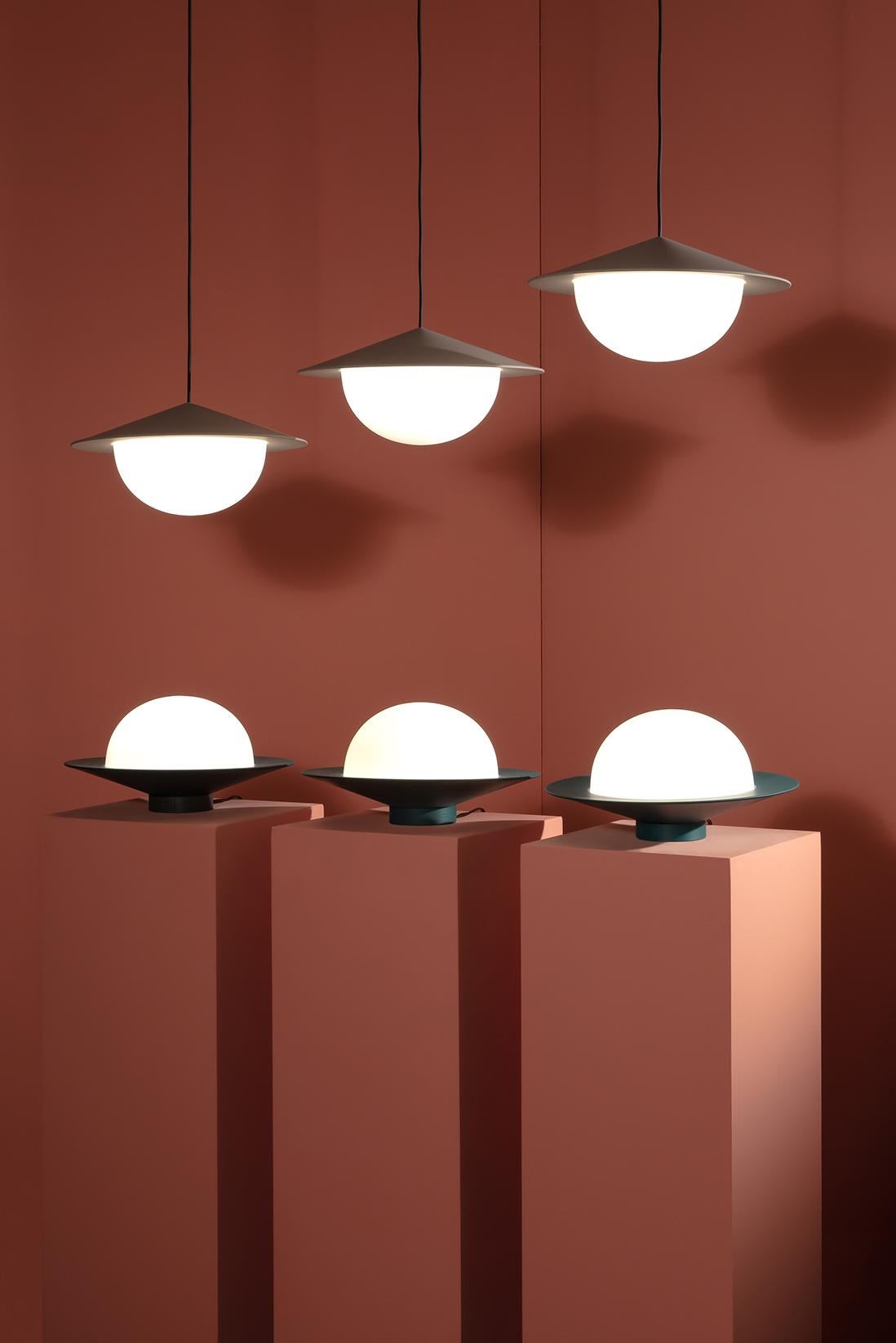Lampada da parete contemporanea 'Alley' di AGO 'Large-Ash', Outdoor In condizioni Nuovo in vendita a Paris, IDF