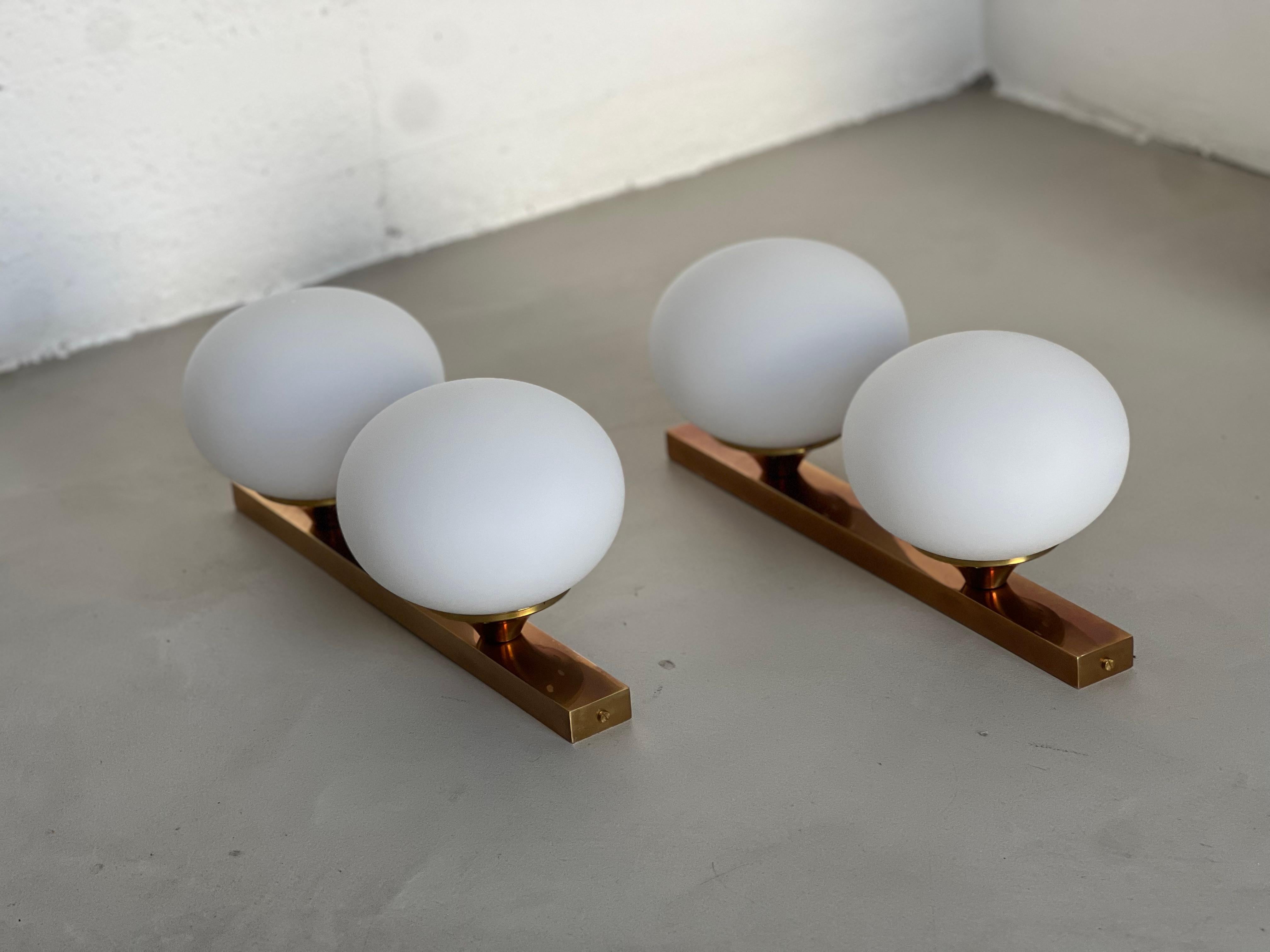 Mid Century modern Italian Applique in  Brass and Opaline Glass , Wall Sconce For Sale 8