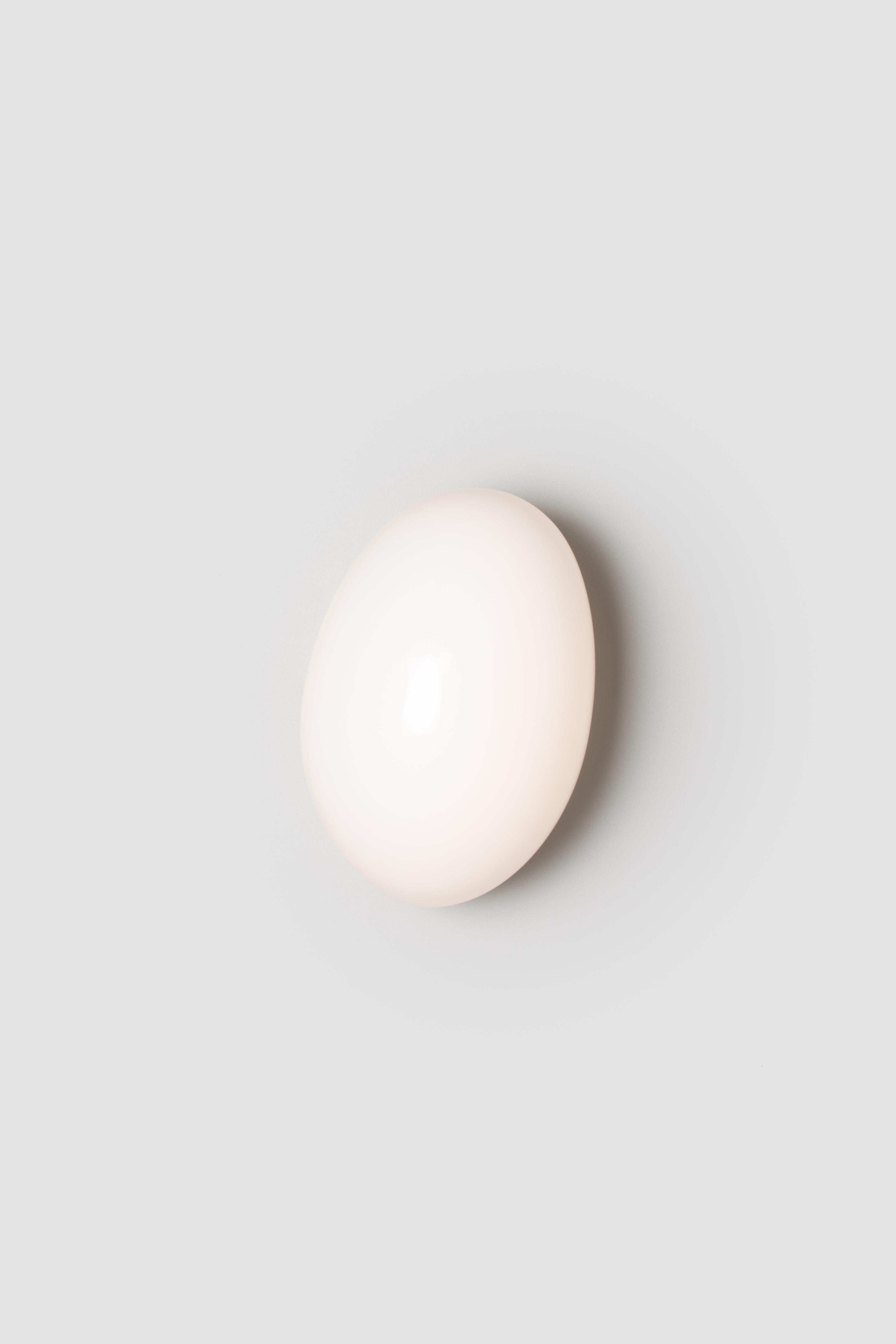 Aplique contemporáneo 'Pebble' by Andlight, Forma A, Blanco Canadiense en venta