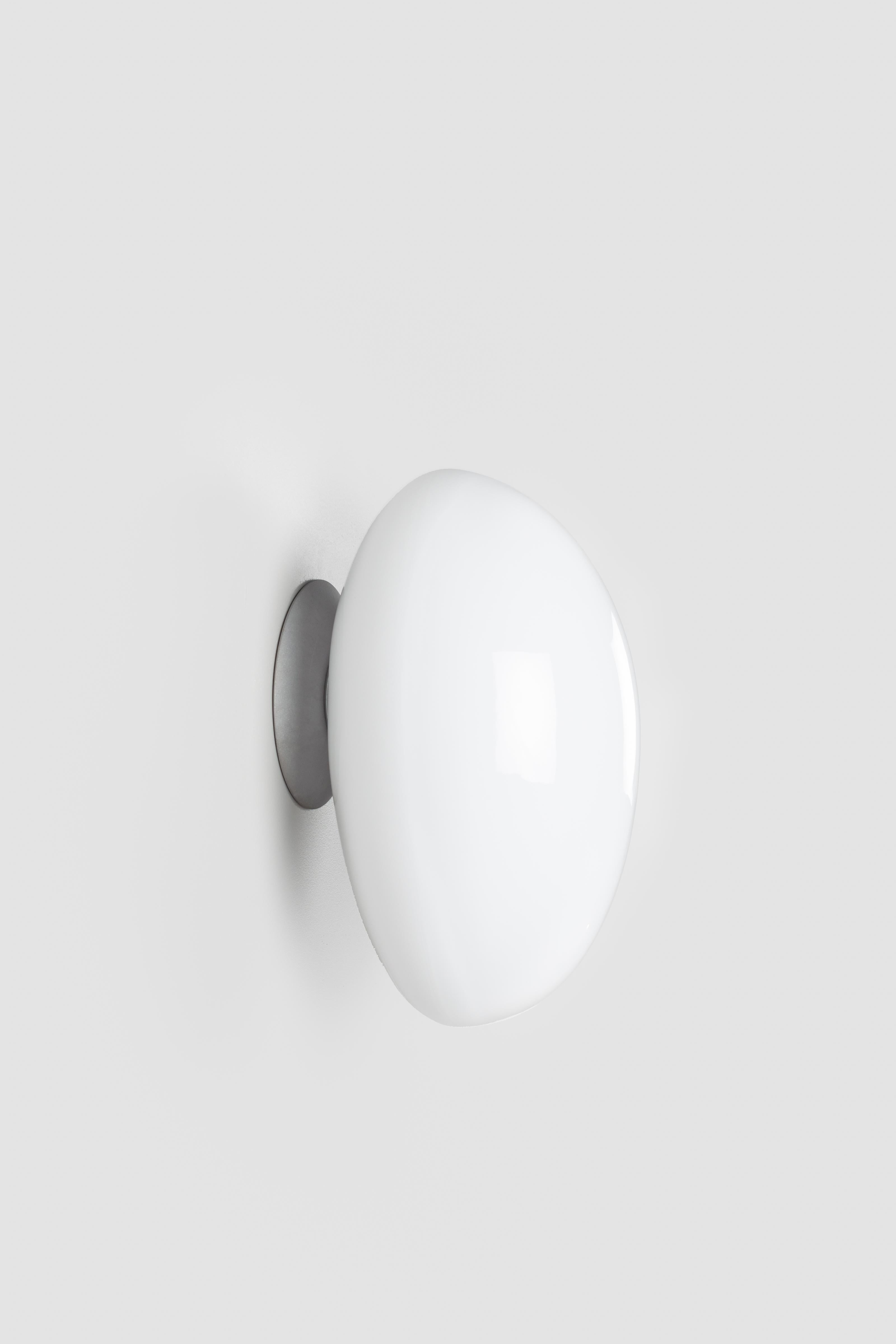 Aplique contemporáneo 'Pebble' by Andlight, Forma A, Blanco en Nuevo estado para la venta en Paris, IDF