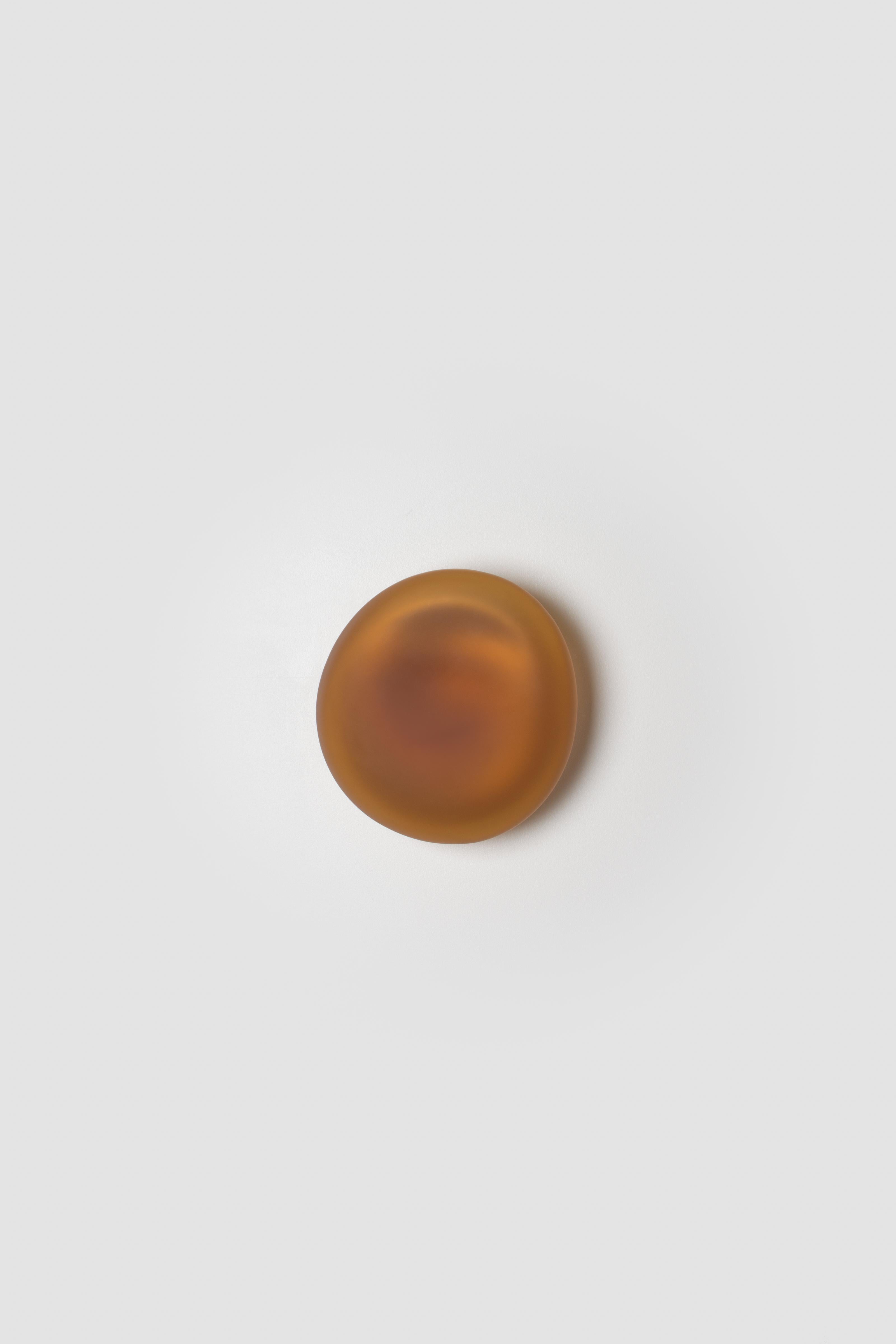 Lámpara de pared contemporánea 'Pebble' de ANDlight, Forma D, Citrino en venta 2