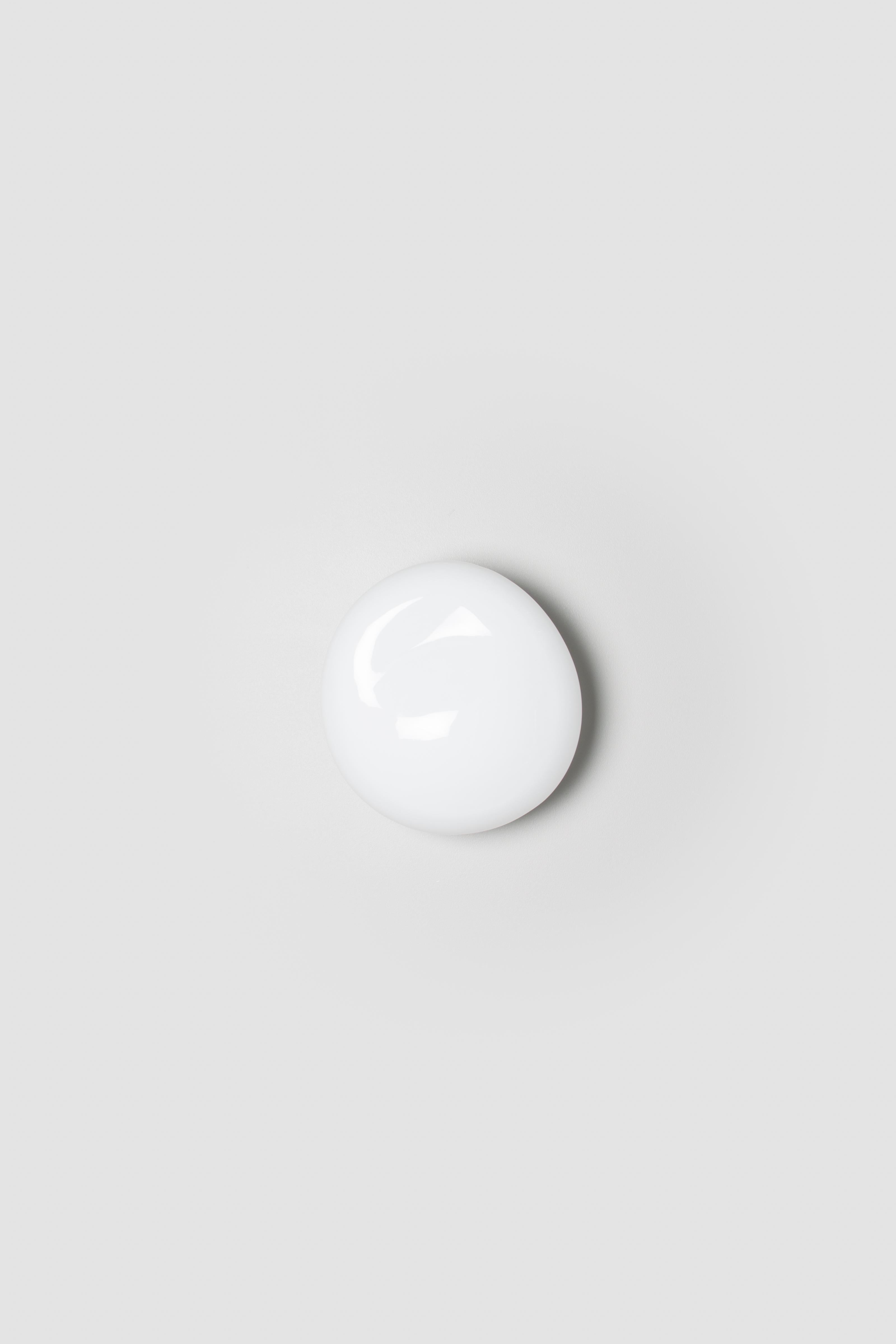 Aplique contemporáneo 'Pebble' by Andlight, Forma D, Blanco en venta 3