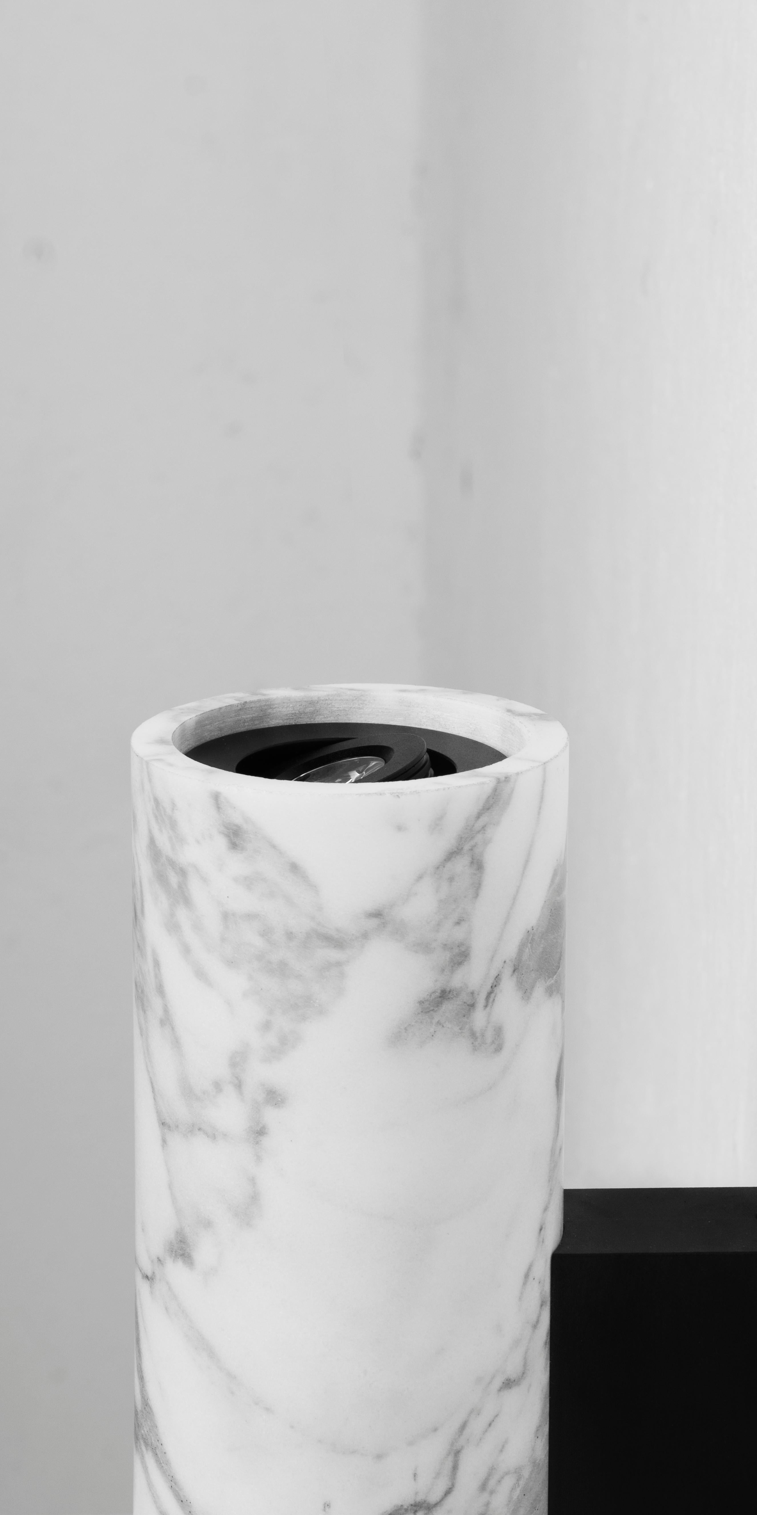 Lámpara de pared contemporánea 'W01' en mármol blanco Industrial en venta