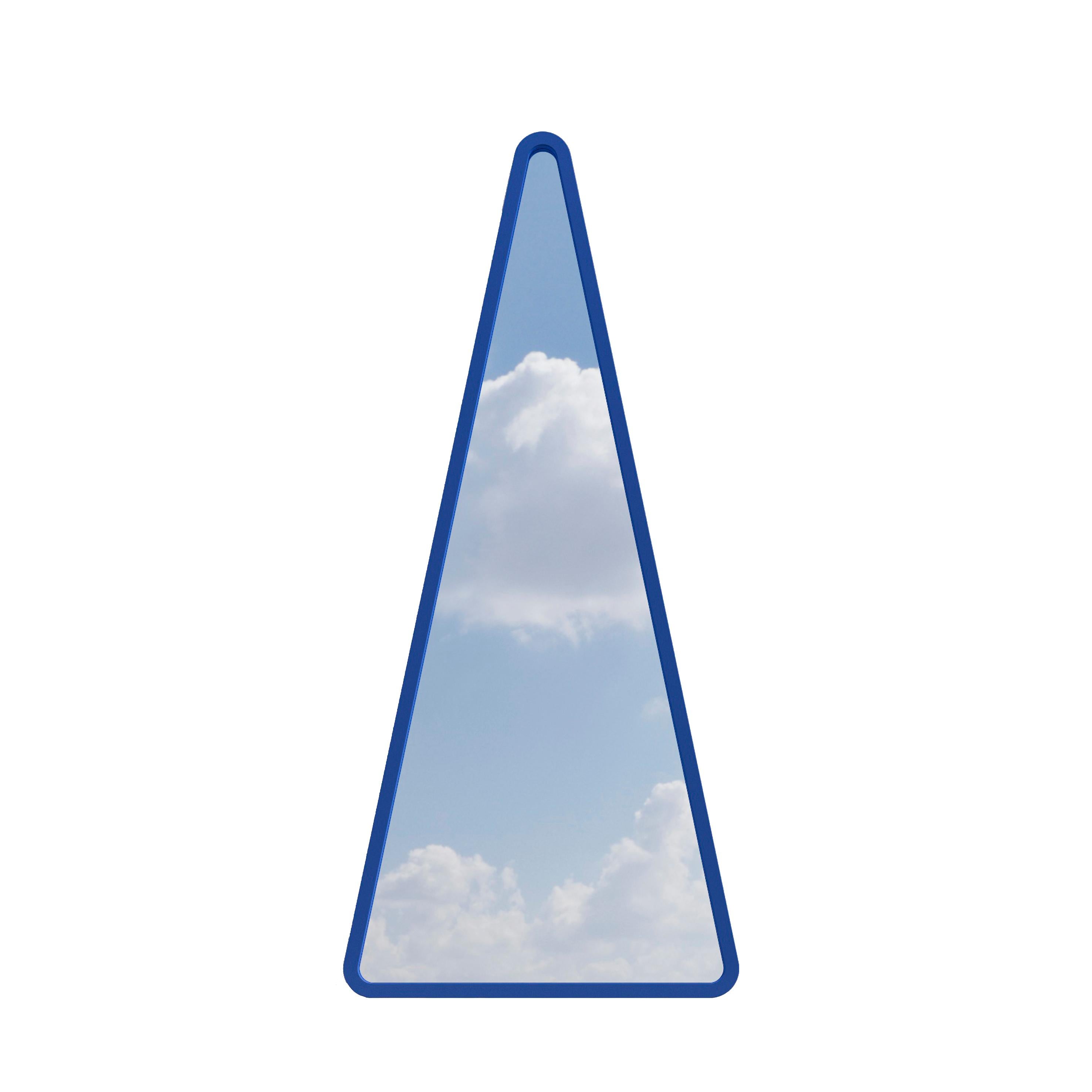 Ukrainien Miroir mural contemporain 'Arrow 3' par Oitoproducts, cadre bleu en vente