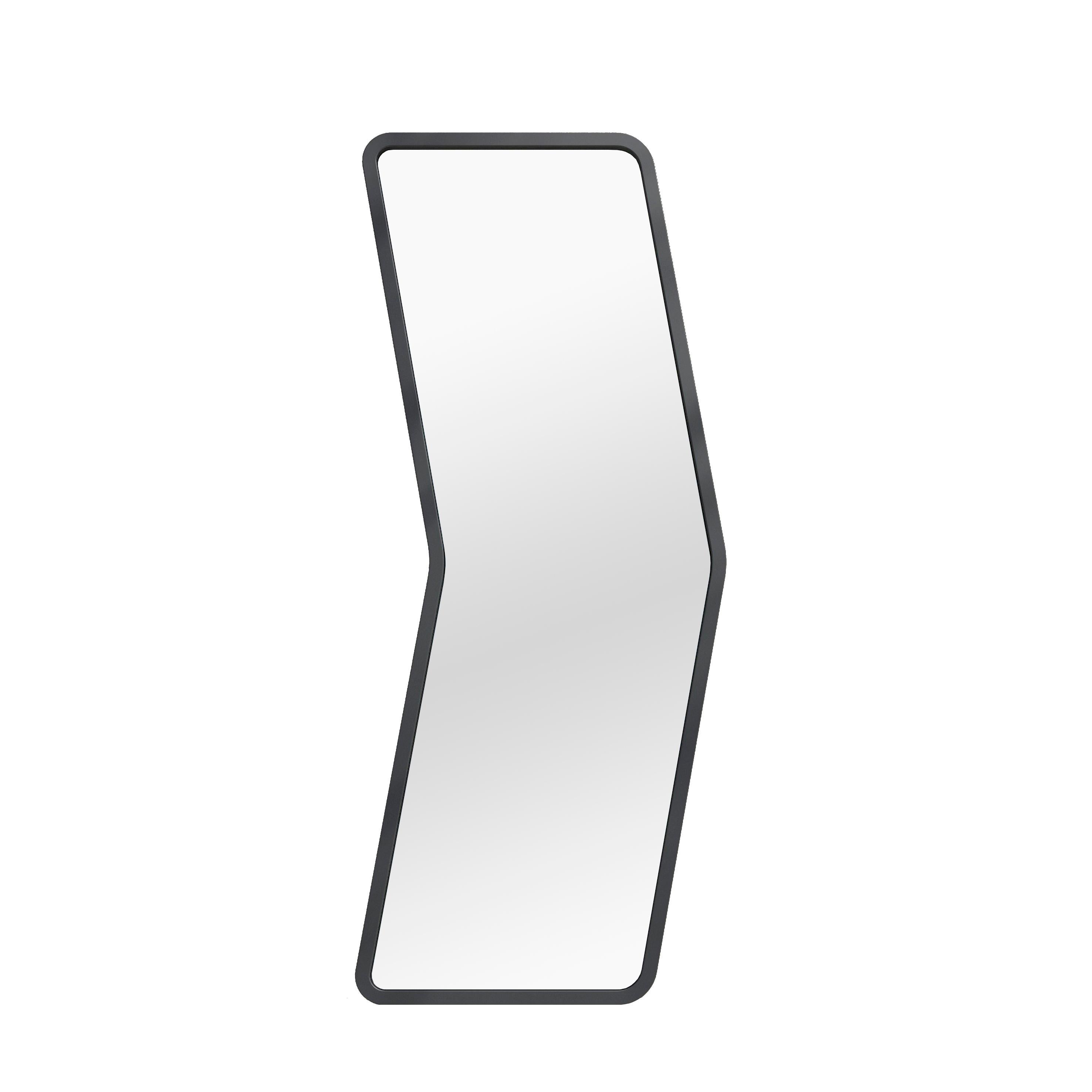 Miroir contemporain 'Arrow 06' par Oitoproducts, cadre gris

Matériaux : Peinture à l'eau écologique MDF, miroir en verre argenté, pieds en caoutchouc

La collection Arrow, conçue par Ivan Voitovych, présente des miroirs expressifs en forme de