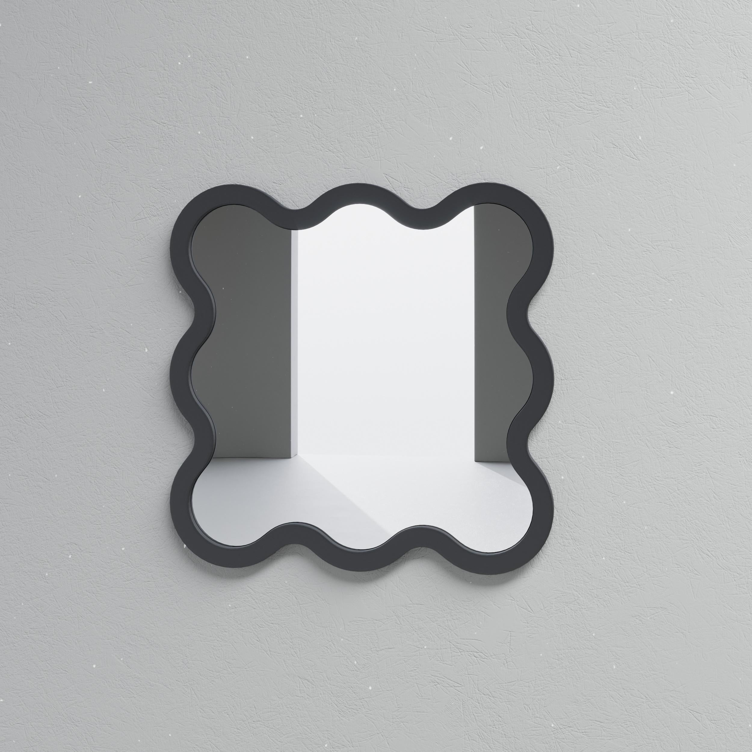 Miroir mural contemporain 'Hvyli 12 Square' par Oitoproducts, cadre rouge foncé en vente 3