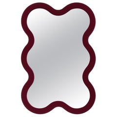 Miroir mural contemporain 'Hvyli 6' par Oitoproducts, cadre rouge foncé