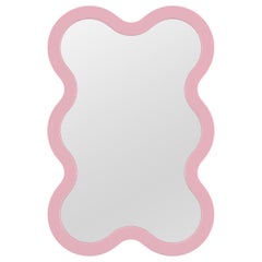 Miroir mural contemporain 'Hvyli 6' par Oitoproducts, cadre rose clair