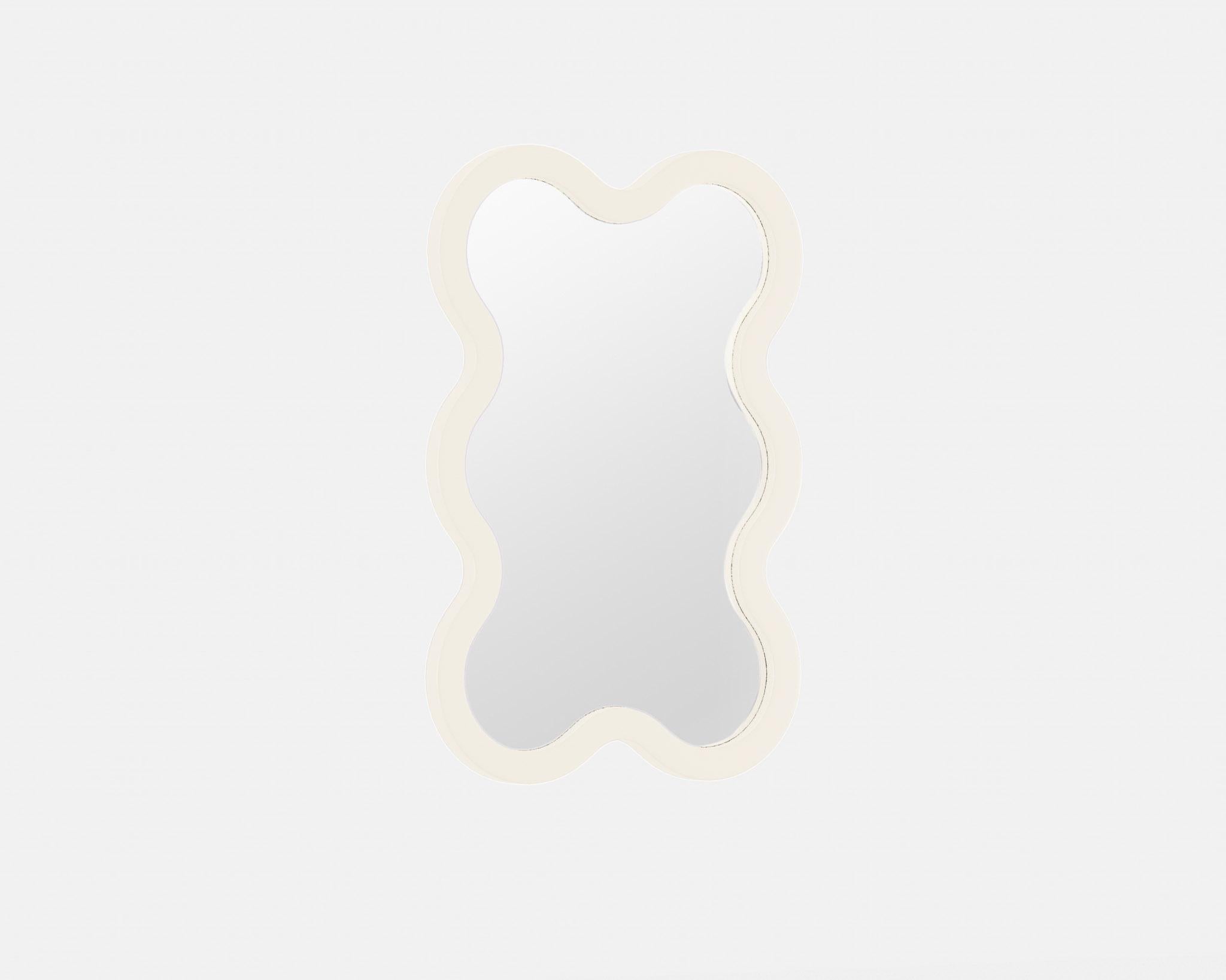 Organique Miroir mural contemporain 'Hvyli 6' par Oitoproducts, cadre blanc en vente