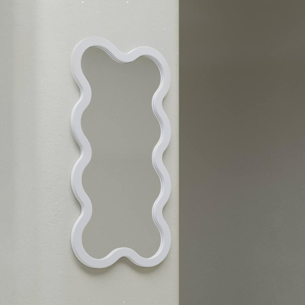 Organique Miroir mural contemporain 'Hvyli 8' (2x4) par Oitoproducts, cadre bleu en vente