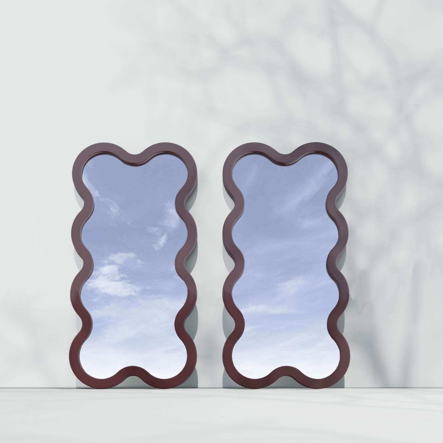 Organique Miroir mural contemporain 'Hvyli 8' (2x4) par Oitoproducts, cadre bleu en vente