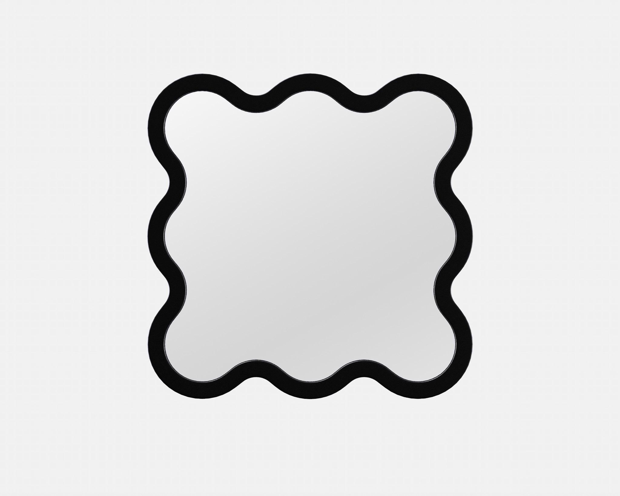 Miroir contemporain 'Hvyli 8' par Oitoproducts
Noir RAL 9005

Dimensions :
L 77 cm x H 77 cm x P 4 cm
L 30,3 in x H 30,3 in x D 1,3 in

MATERIAL : Peinture écologique à l'eau MDF, miroir en verre argenté, pieds en caoutchouc spécial.

À propos