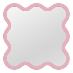 Miroir mural contemporain 'Hvyli 8' par Oitoproducts, cadre rose clair