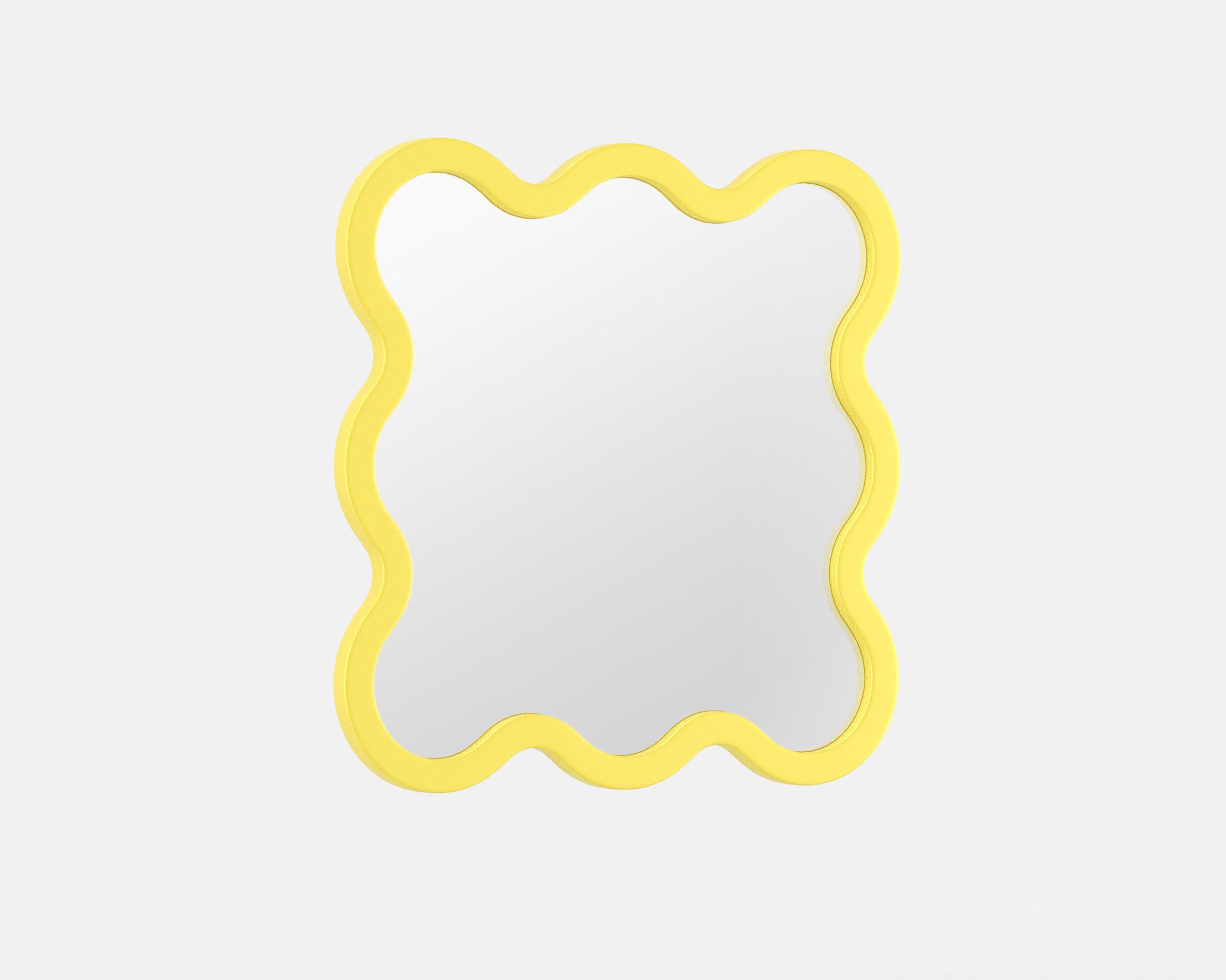 Miroir mural contemporain 'Hvyli 8' par Oitoproducts, cadre blanc en vente 2
