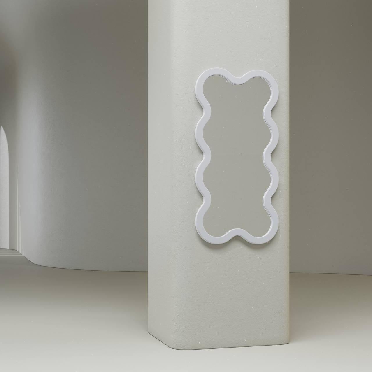 Miroir mural contemporain 'Hvyli Q 9' par Oitoproducts, cadre bleu Neuf - En vente à Paris, IDF
