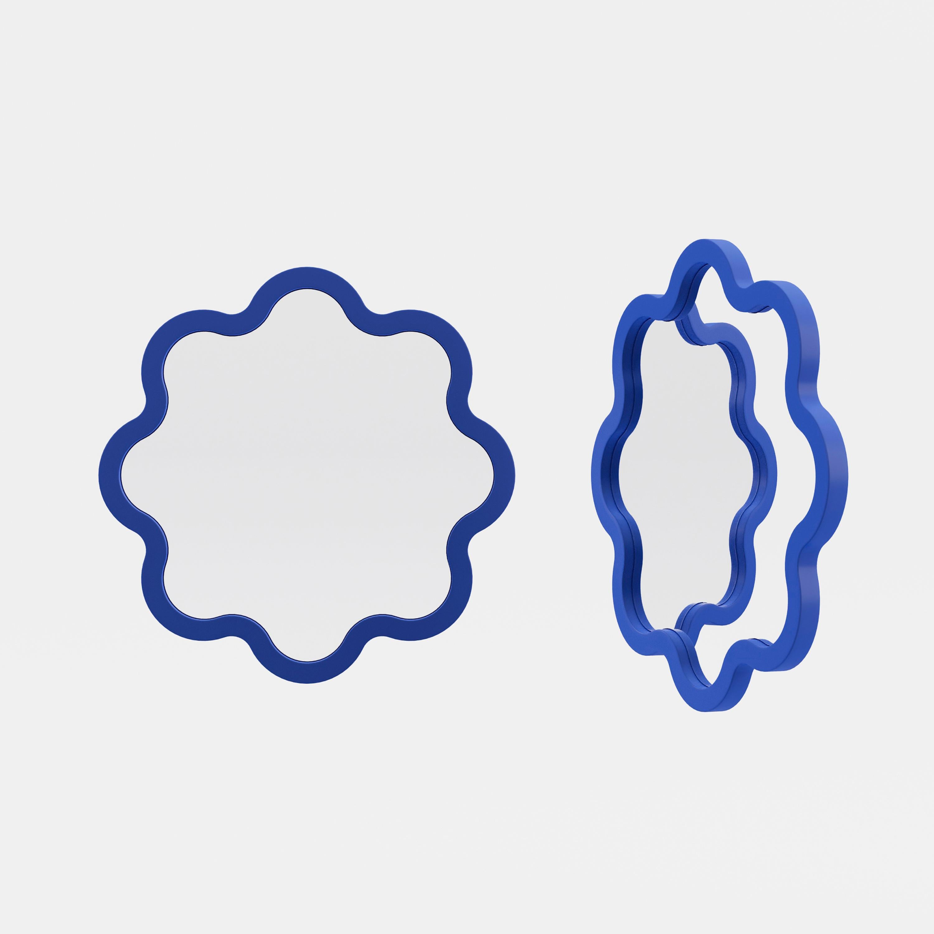 Ukrainien Miroir mural contemporain 'Hvyli Round 120' by Oitoproducts Cadre bleu en vente