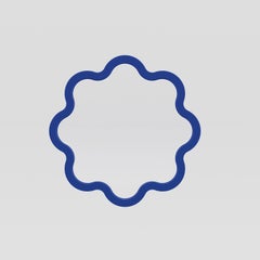 Miroir mural contemporain 'Hvyli Round 90' par Oitoproducts, cadre bleu