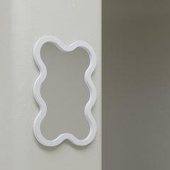 Espejo de pared contemporáneo 'Hvyli 6' by Oitoproducts, Marco azul