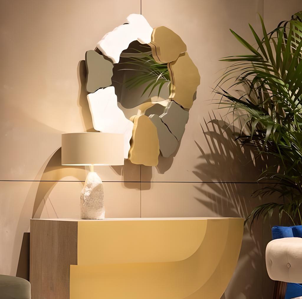 Moderno Specchio da parete contemporaneo in vetro trasparente con cornice in marmo e metallo in vendita
