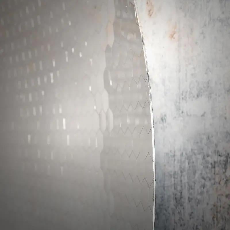 Miroir mural contemporain en verre Silver avec design hexagonal, années 2020. Bon état - En vente à Saint-Ouen, FR