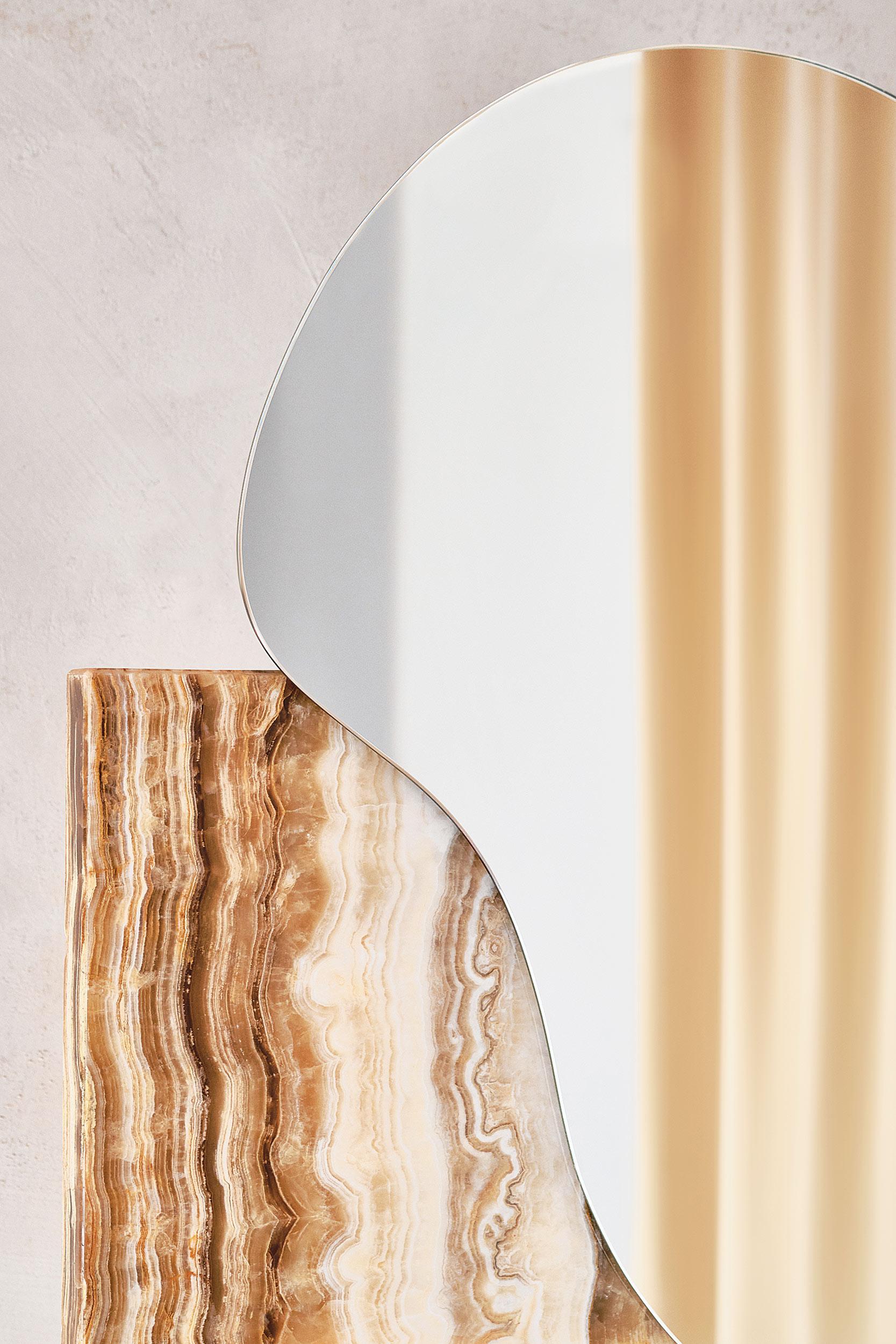 Specchio da parete contemporaneo Lake 4 di NOOM, cornice in ottone spazzolato in vendita 4
