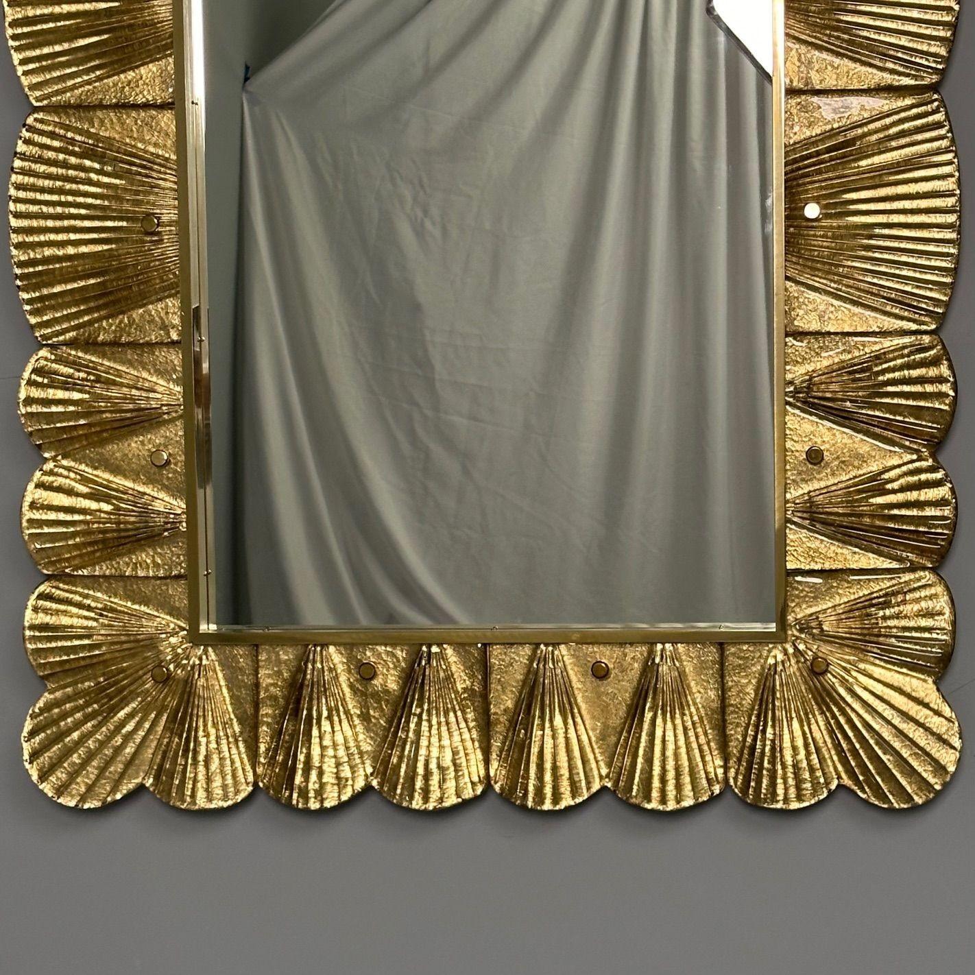 Contemporary, Wall Mirrors, Scallop Motif, Murano Glass, Gold Gilt, Italy, 2023 en vente 3