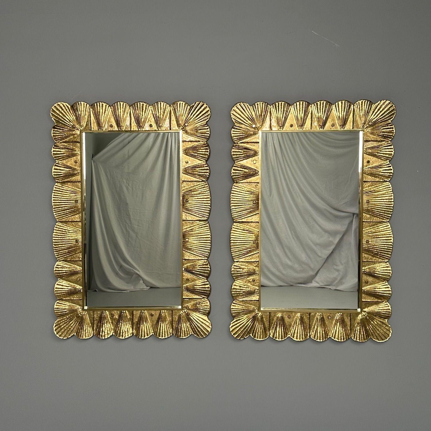 Contemporary, Wall Mirrors, Scallop Motif, Murano Glass, Gold Gilt, Italy, 2023 en vente 4