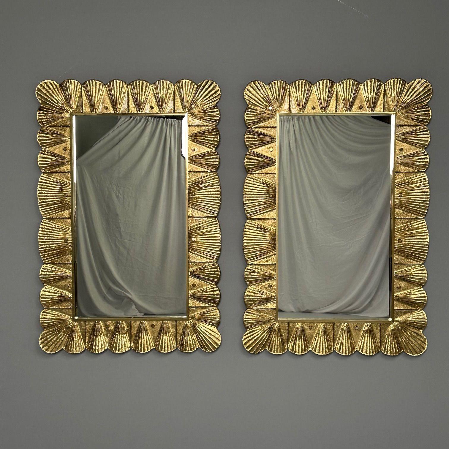 Contemporary, Wall Mirrors, Scallop Motif, Murano Glass, Gold Gilt, Italy, 2023 en vente 6