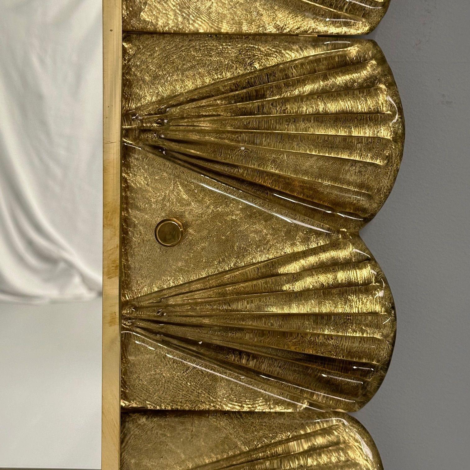 Laiton Contemporary, Wall Mirrors, Scallop Motif, Murano Glass, Gold Gilt, Italy, 2023 en vente