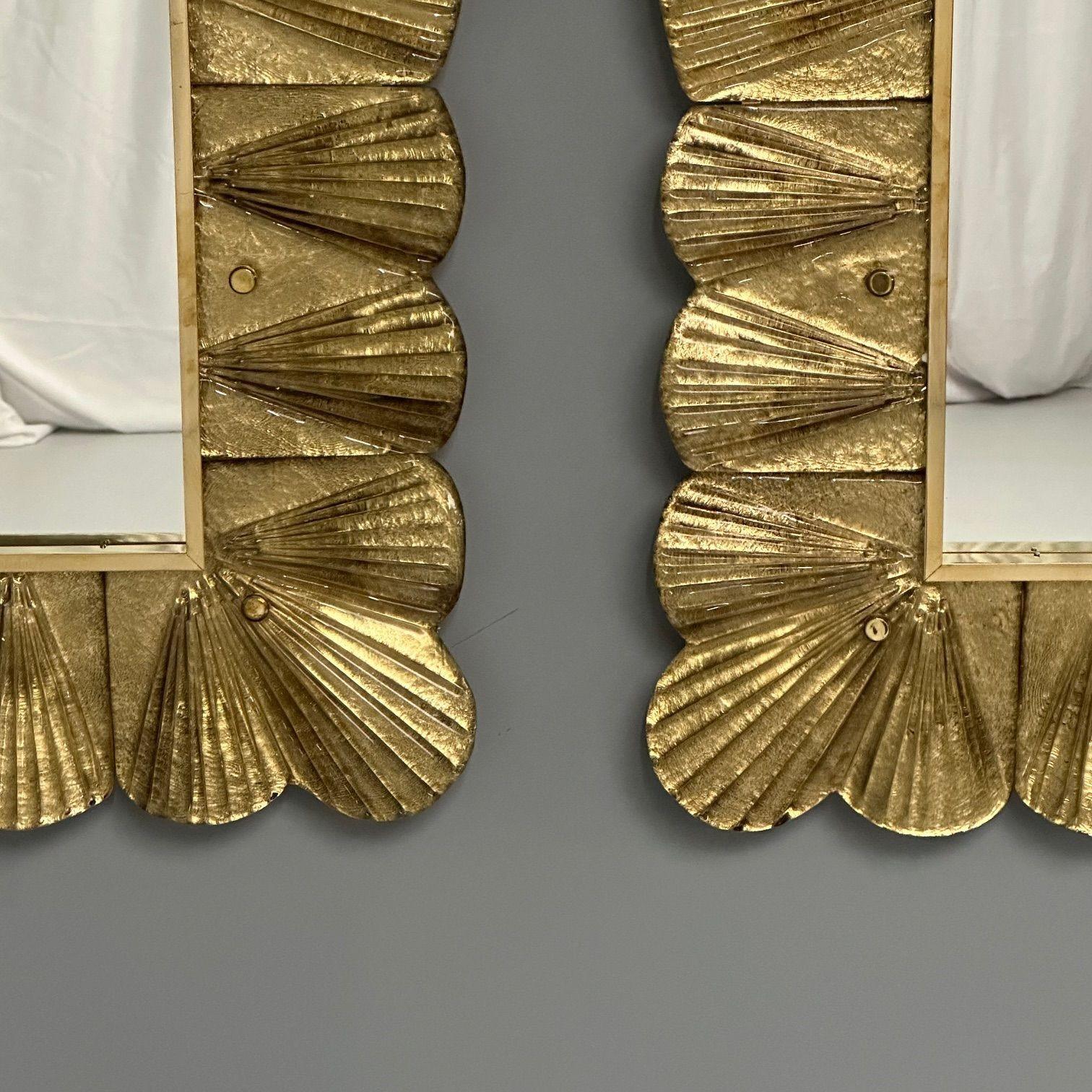 Contemporary, Wall Mirrors, Scallop Motif, Murano Glass, Gold Gilt, Italy, 2023 en vente 1