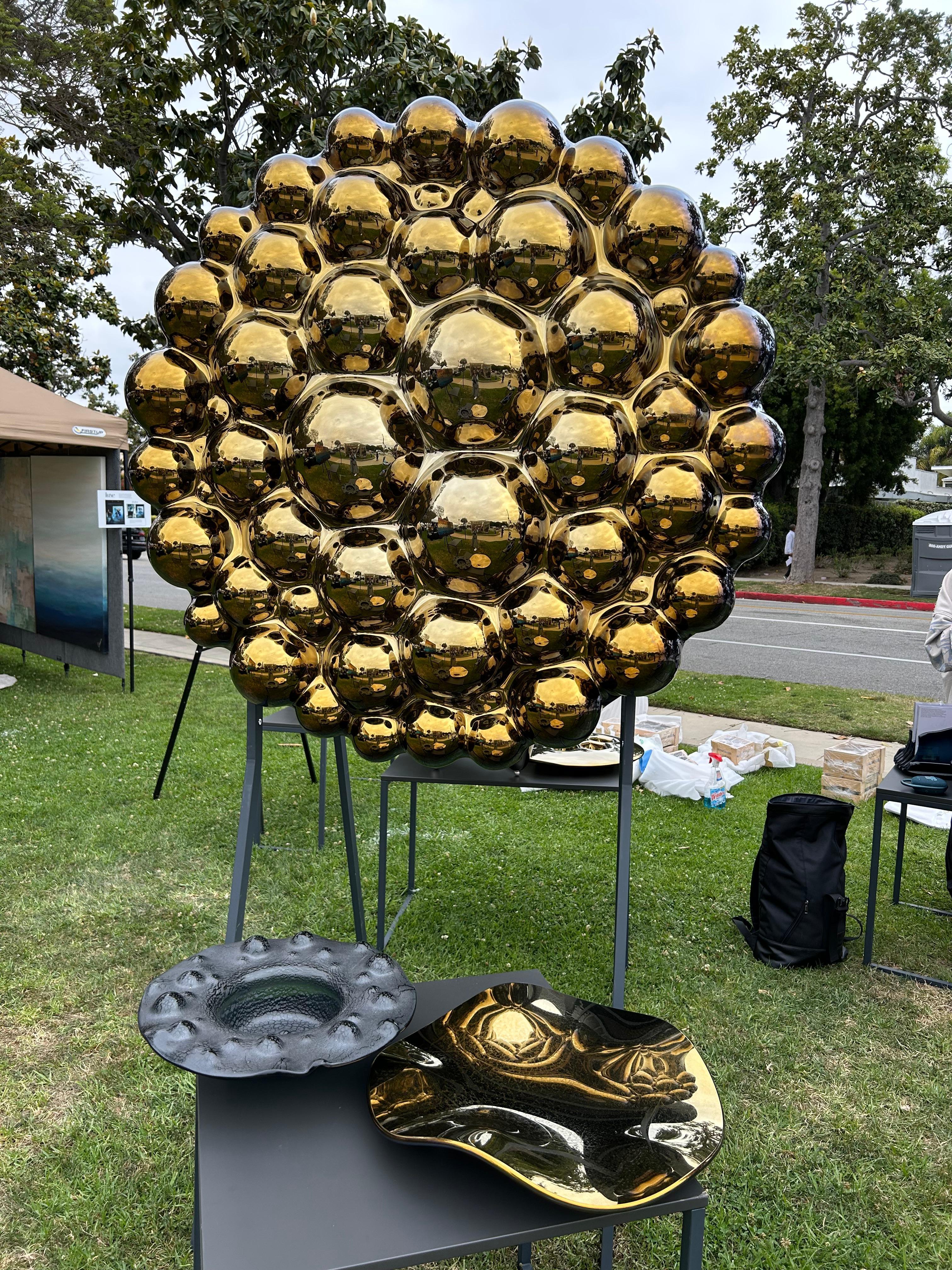 Zeitgenössische Wandskulptur Bubbles Gold im Angebot 1