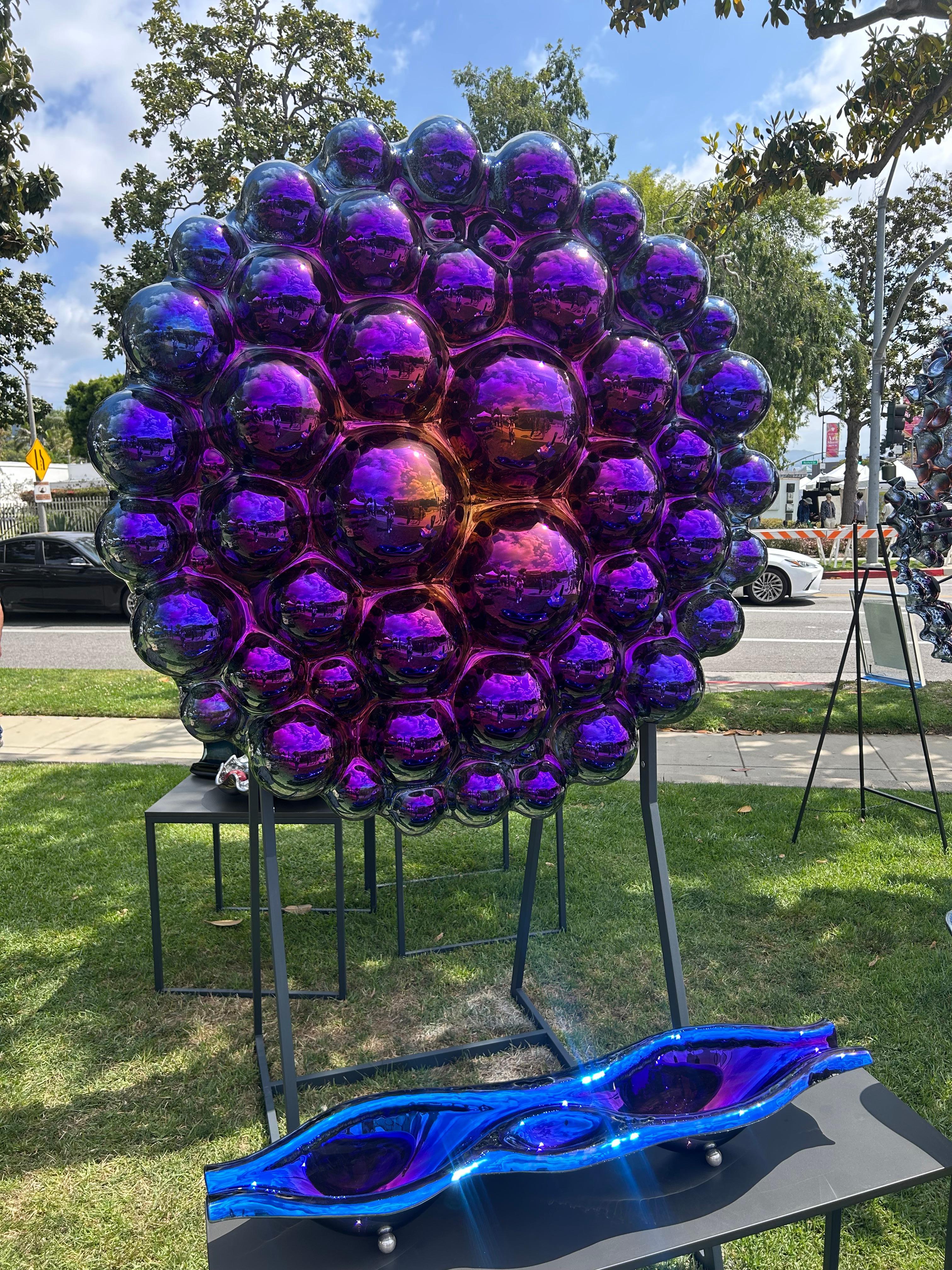 Zeitgenössische Wandskulptur Bubbles Lila (Glas) im Angebot