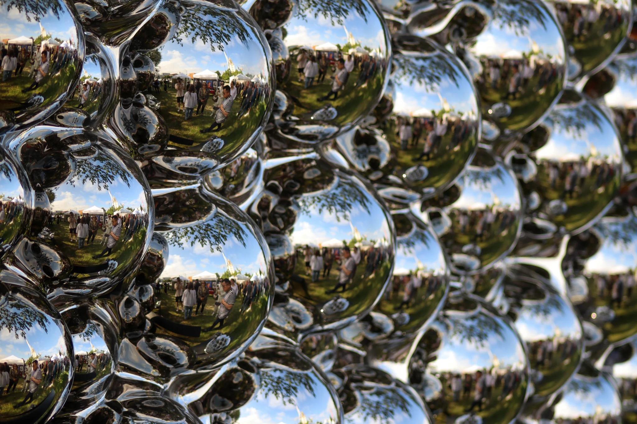 Zeitgenössische Wandskulptur Bubbles Silver (Handgefertigt) im Angebot