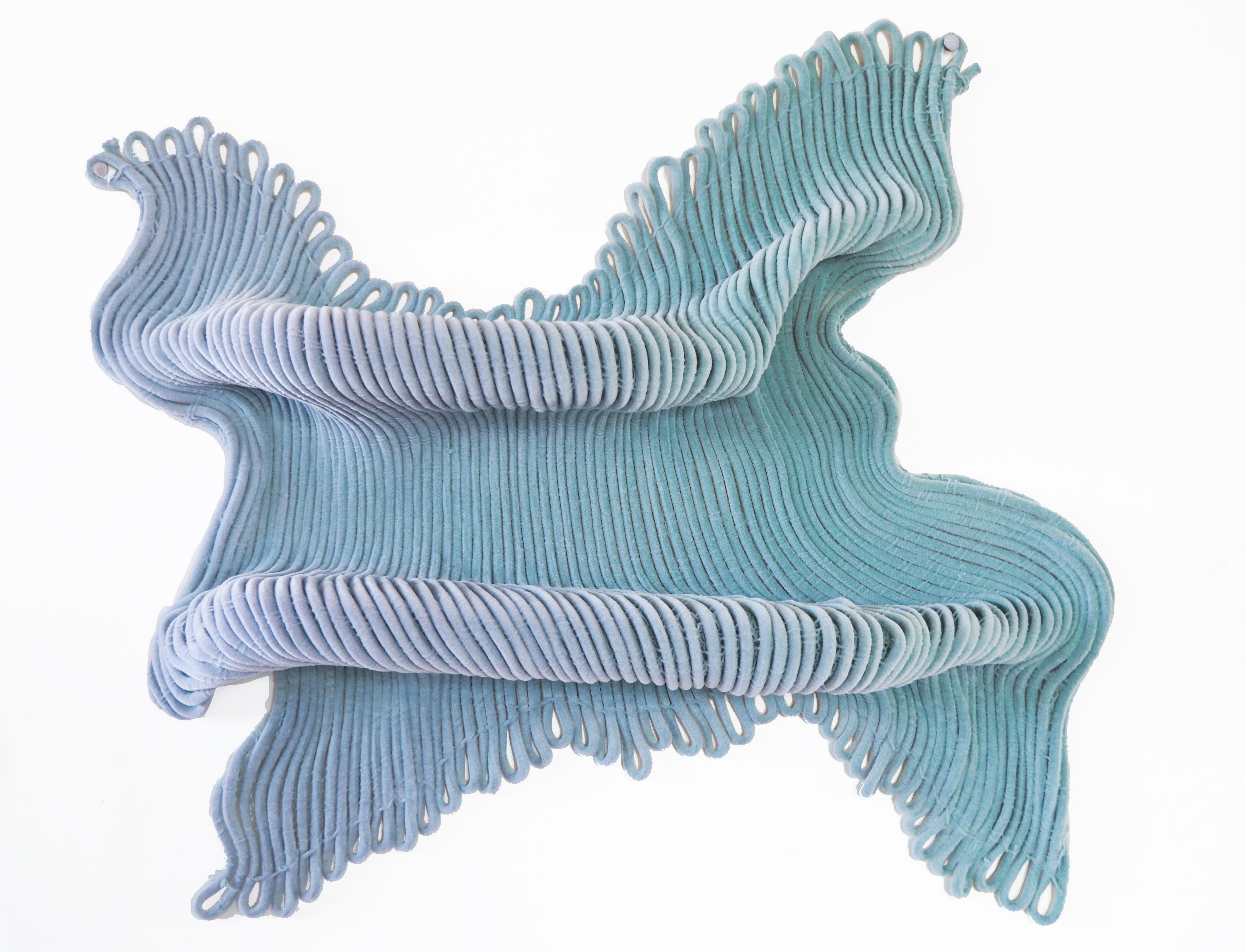 Textile tricoté et tissé à partir de la combinaison d'une corde de polypropylène de haute qualité et d'une corde de parachute qui est sculptée avec de l'époxy pour former une structure composite résistante. Finition avec un revêtement en fibre de