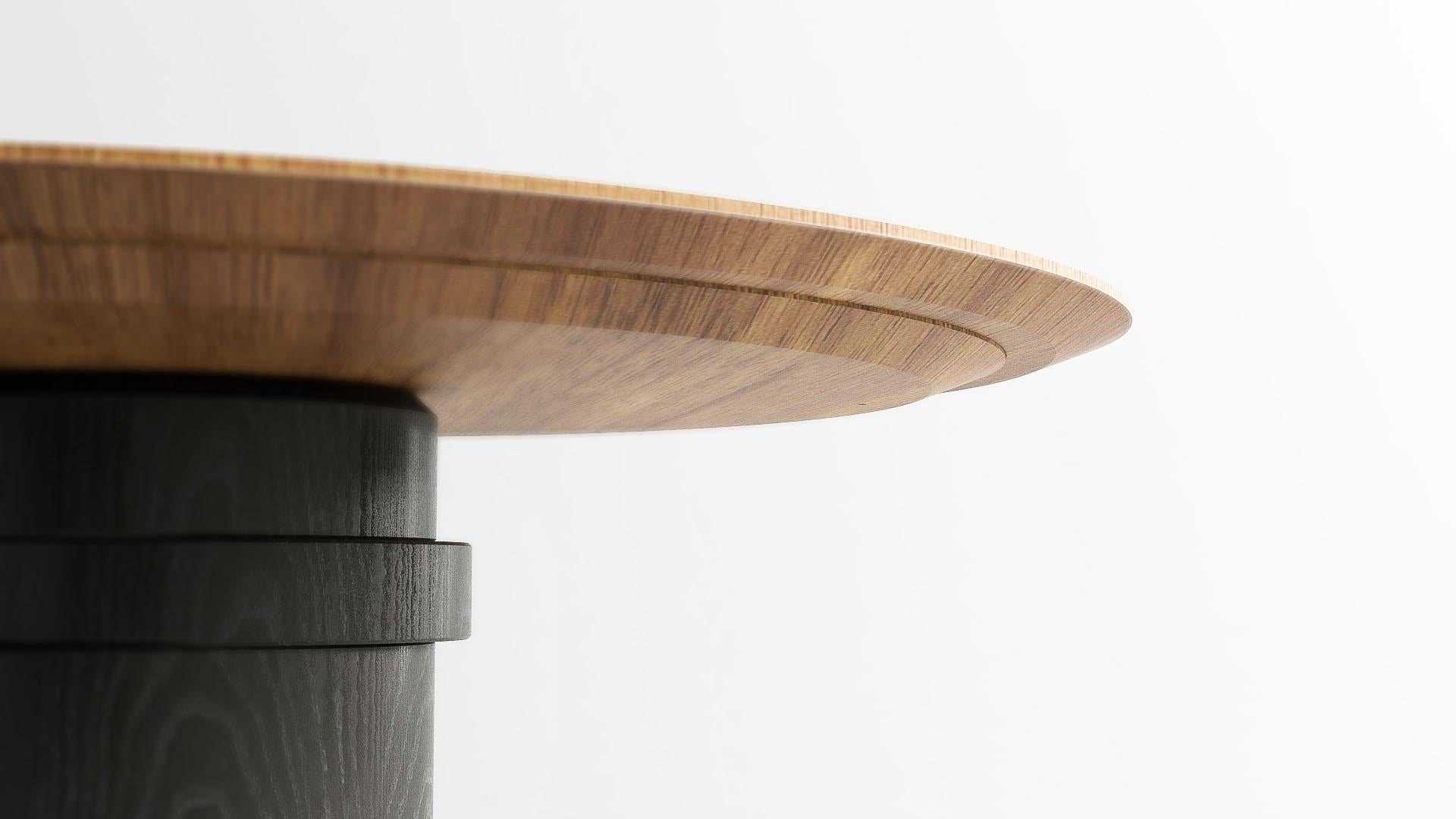 A refined and eye-pleasing design. The disc table is a seemingly round table of which the tabletop is supported by a central column, surprisingly interrupted by a decentralised disc. Our tables are manufactured by our craftsmen and are available in