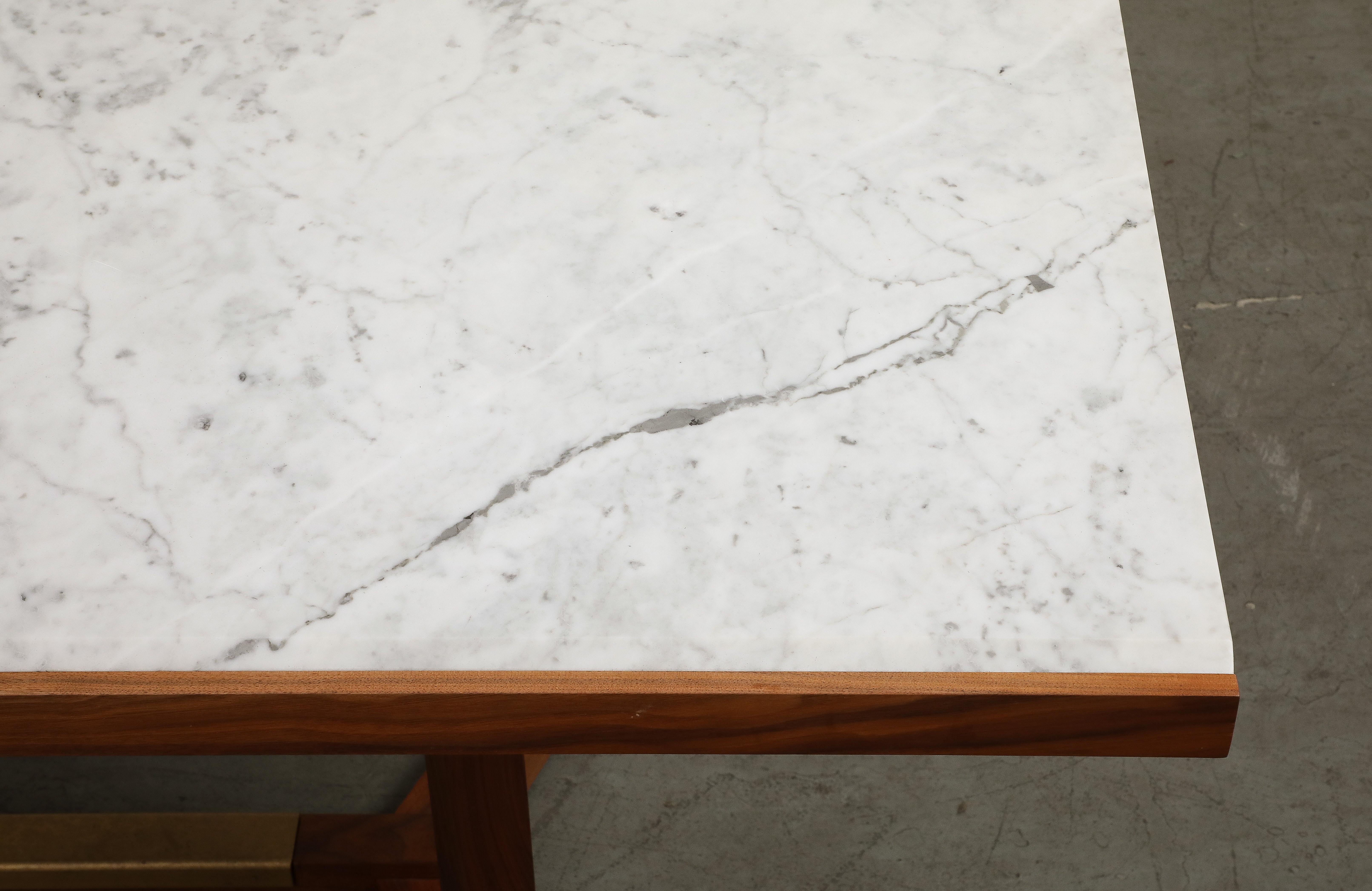 Mesa de comedor contemporánea con tablero de nogal y mármol de Carrara by Neri&Hu en venta 4