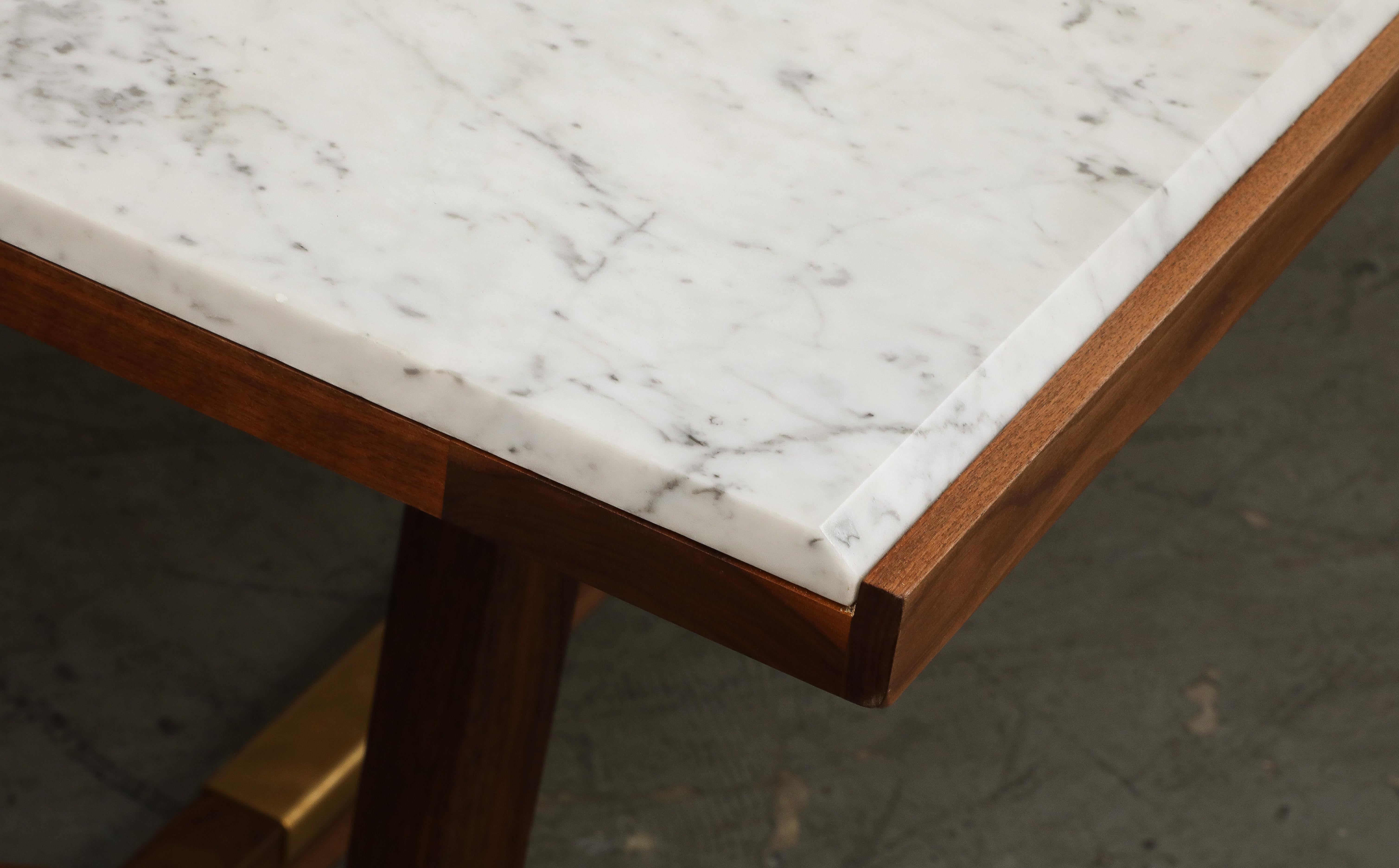 Mesa de comedor contemporánea con tablero de nogal y mármol de Carrara by Neri&Hu en venta 6