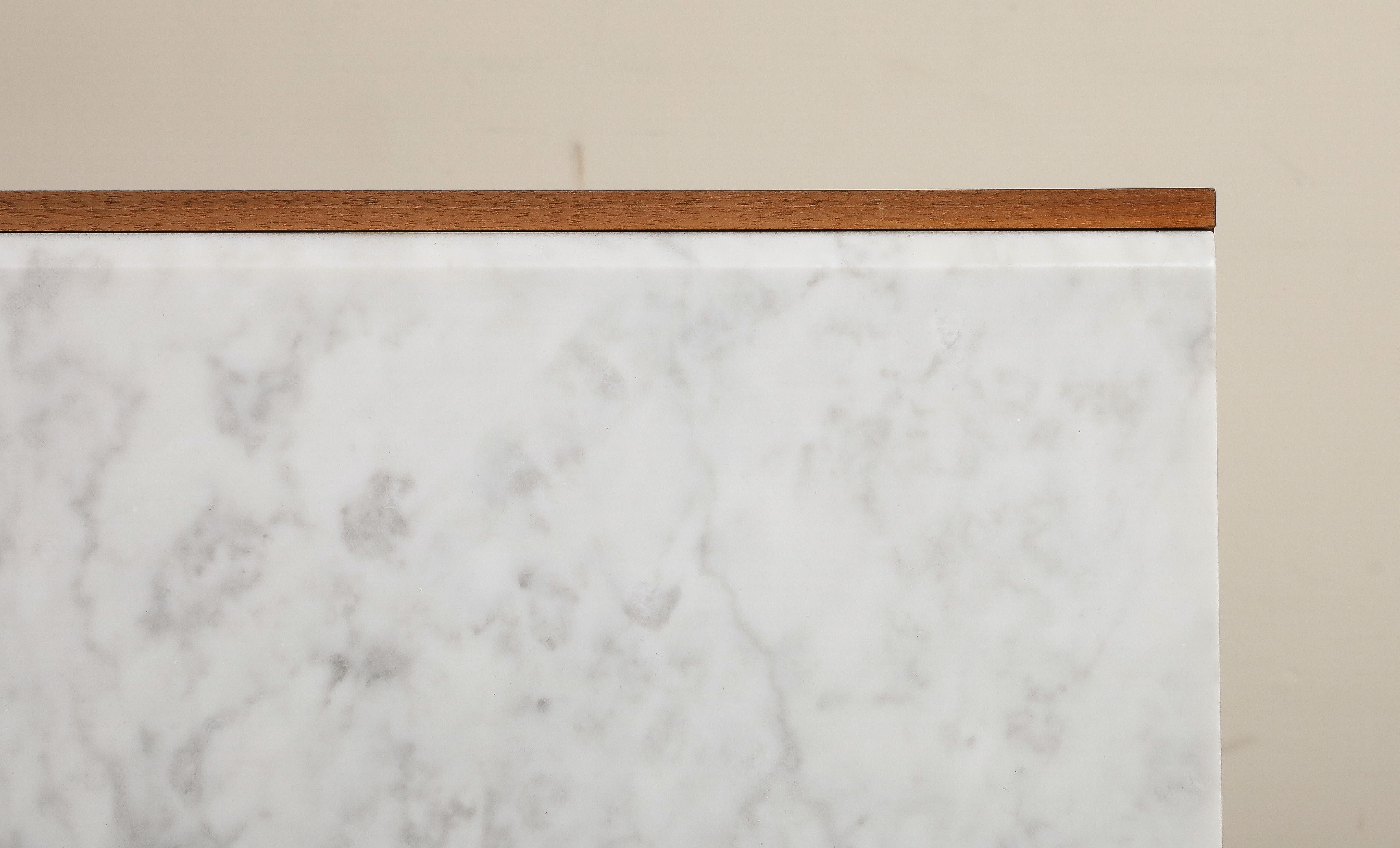 Mesa de comedor contemporánea con tablero de nogal y mármol de Carrara by Neri&Hu en venta 12