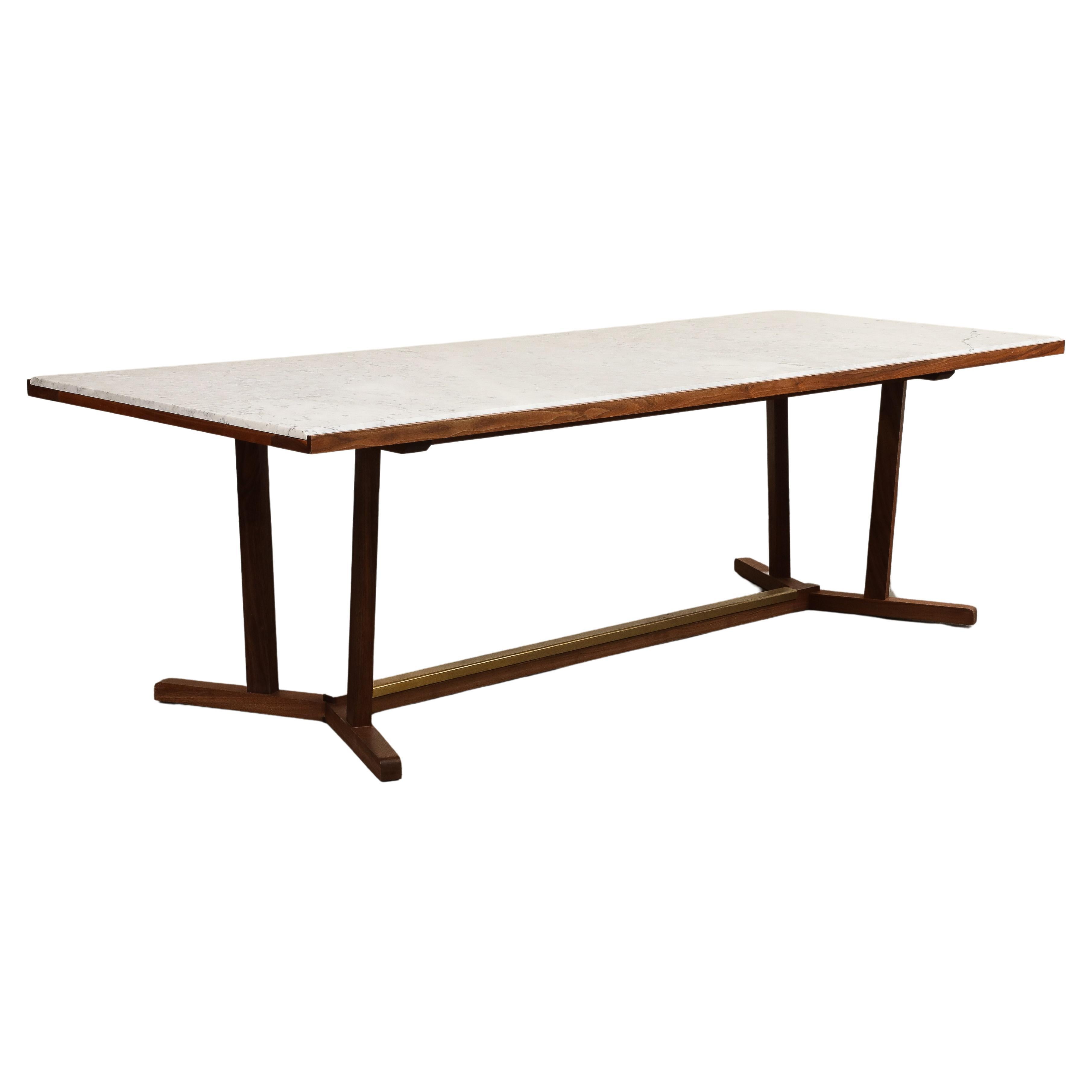 Table de salle à manger Shakers contemporaine en noyer et marbre de Carrare par Neri & Hu