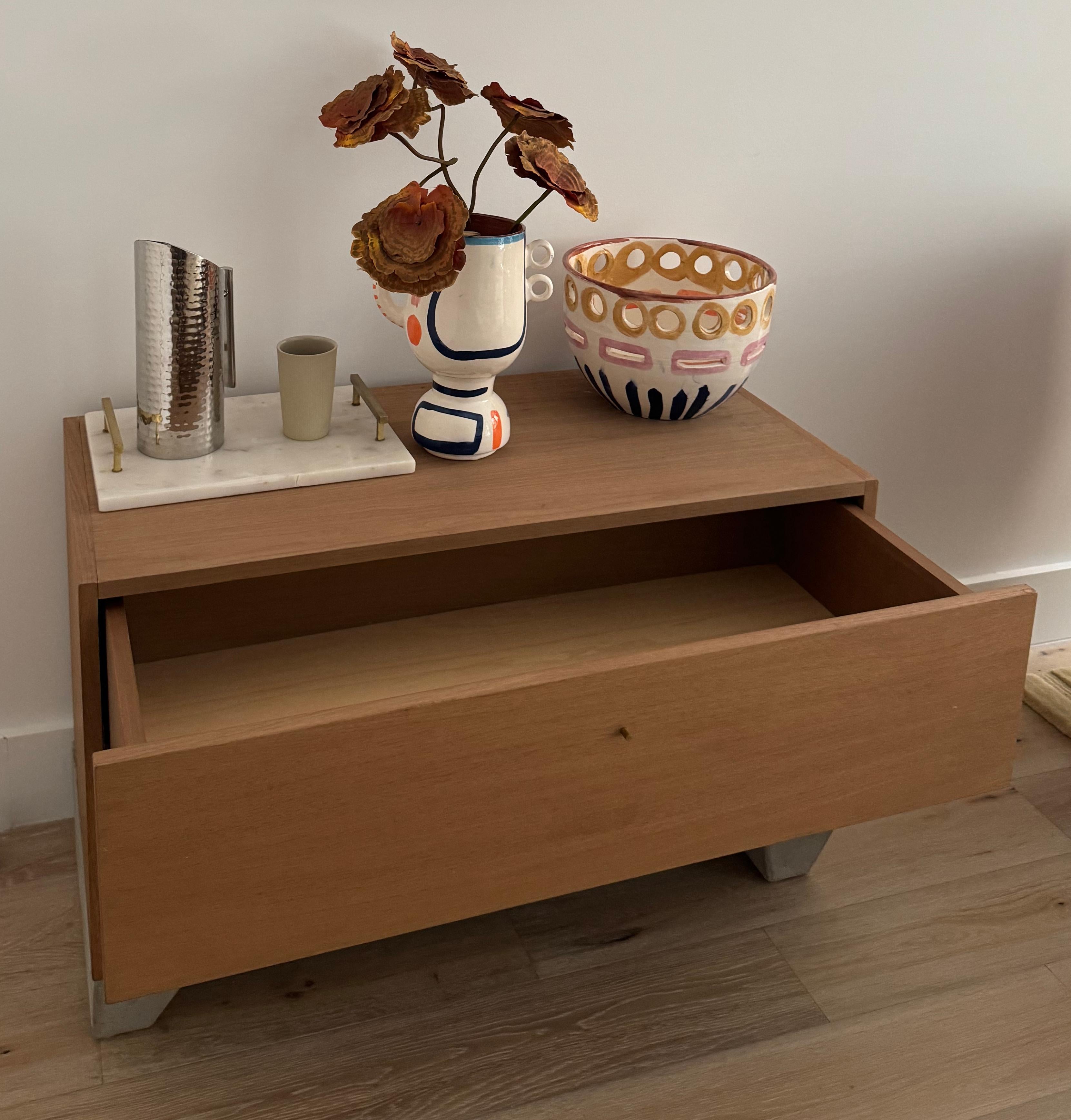 Americano Noce contemporaneo  Credenza Extra Wide a Cassetto Singolo di Studio A Melrose in vendita