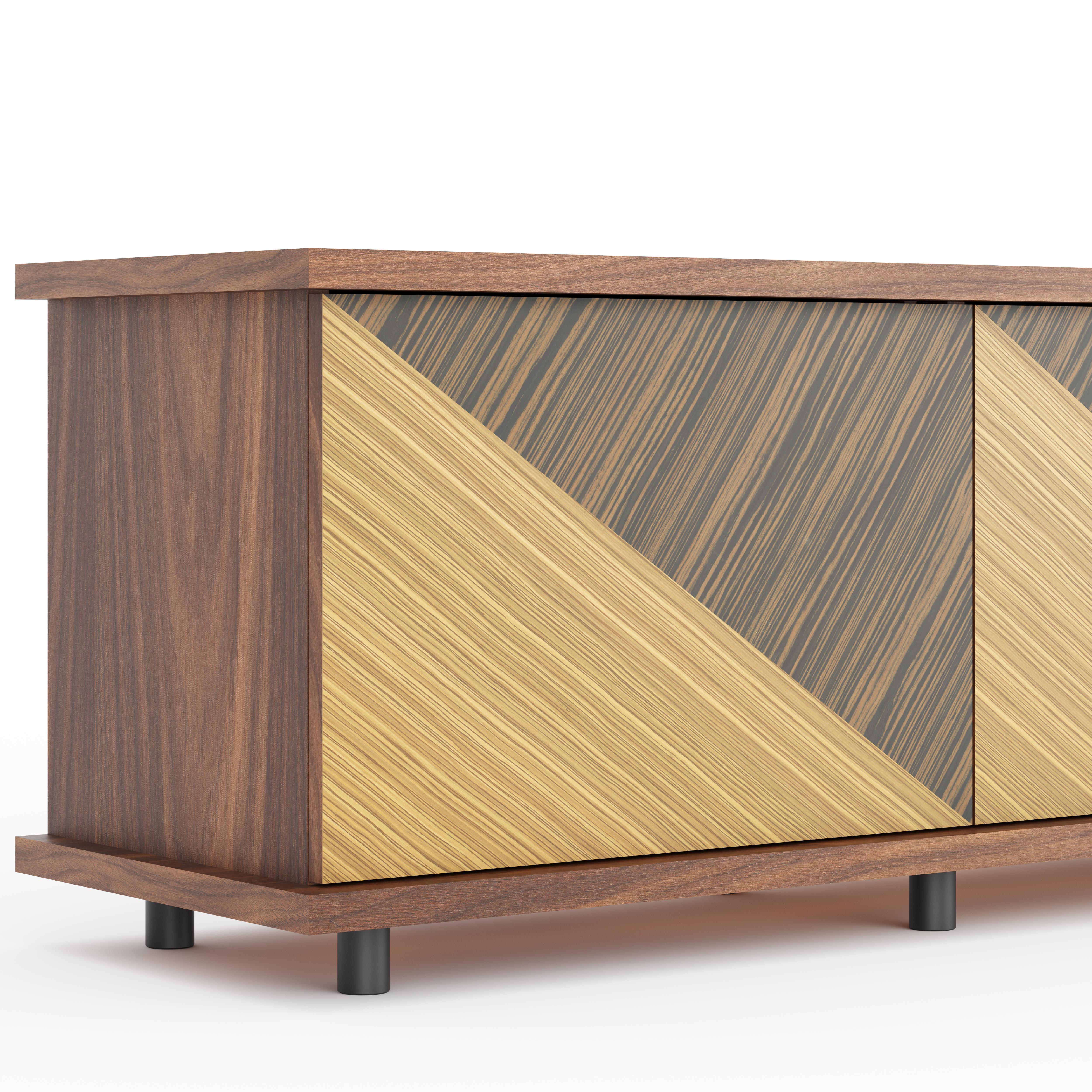 Mid-Century moderno Credenza contemporanea in noce con intarsio geometrico, buffet moderno di metà secolo in vendita