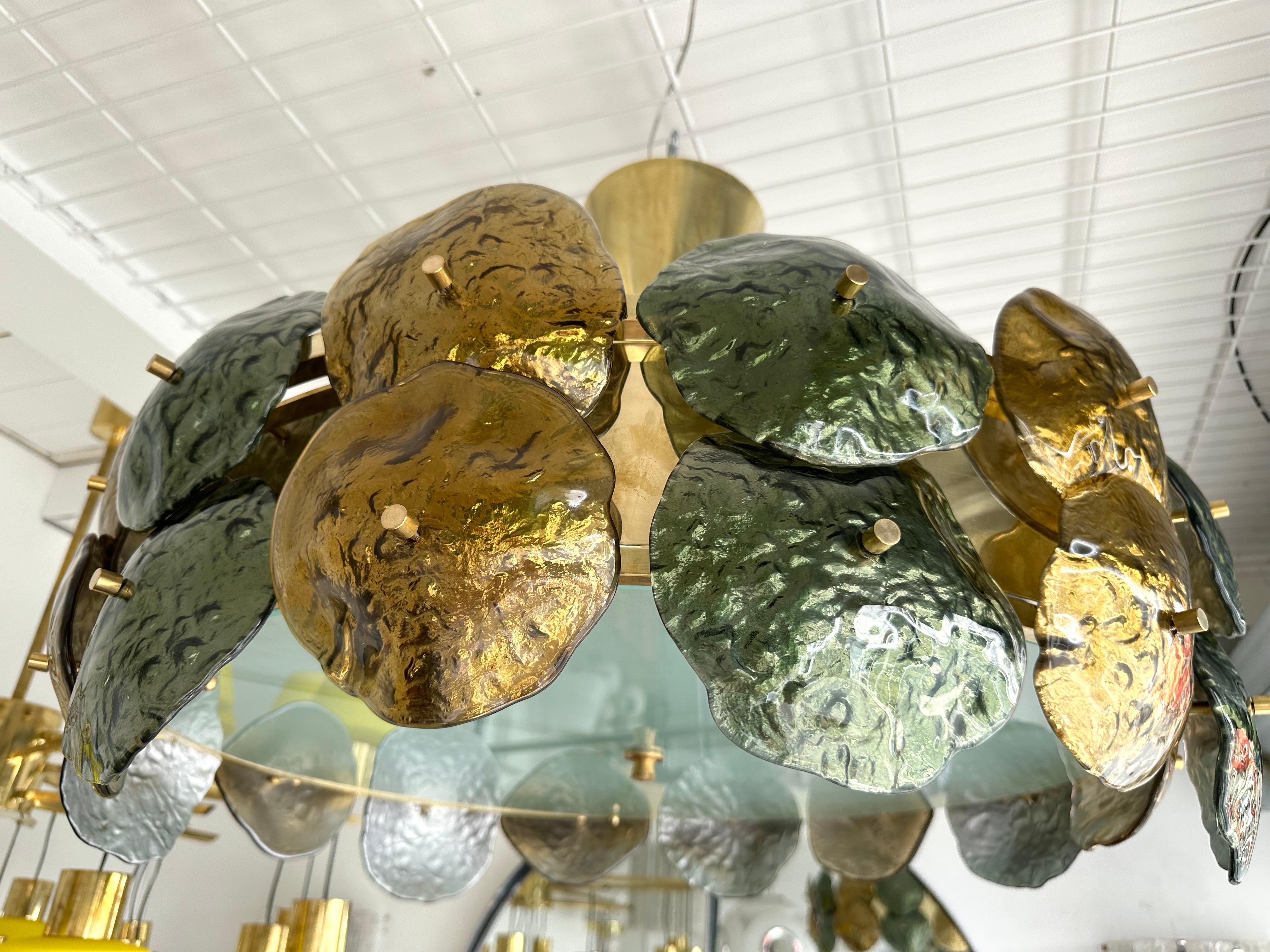 Mid-Century moderno Lampadario Ninfea Contemporary Ottone e Vetro di Murano , Italia in vendita